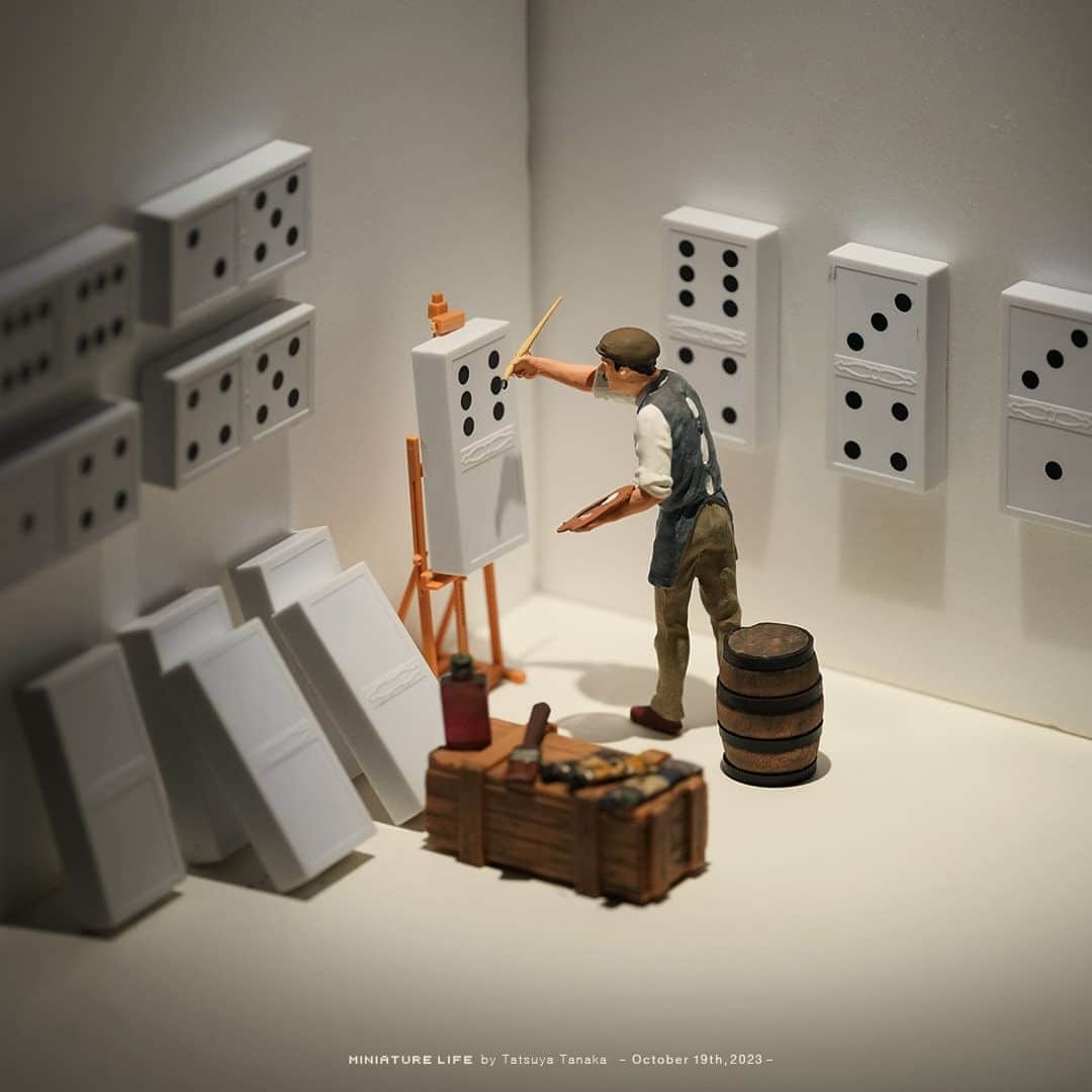 田中達也のインスタグラム：「“How to Make Dominoes” ⠀ ⠀ 牌クオリティ ⠀ ⠀ ─────────────────── 《EXHIBITION info》 ⠀ 【ミニチュアライフ 神戸エアポート】 MINIATURE LIFE × KOBE AIRPORT」