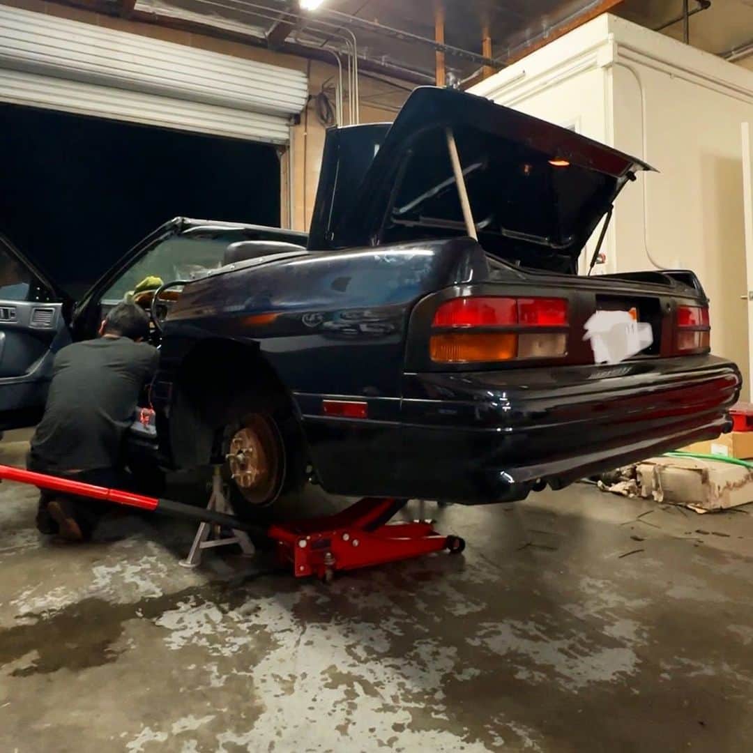 T-ペインさんのインスタグラム写真 - (T-ペインInstagram)「Huge thank you to @texasspeed @suppymk4 & @grimmbbussin 💥 They got my RX-7 built IN 4 DAYS in time for the #BabyGotBrap video shoot. We dropping this thing Friday and shaking up the auto world 🔥🔥🔥」10月19日 6時57分 - tpain