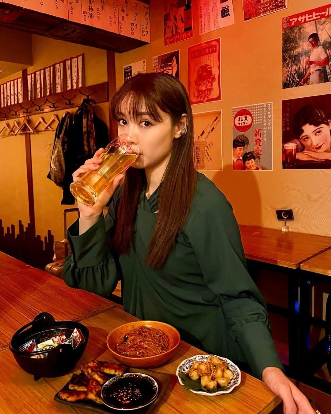 ののさんのインスタグラム写真 - (ののInstagram)「ソフトドリンク飲んでたけど、お酒の種類も豊富だったよ🍶  りおなちゃんと梅田にある立ち飲み居酒屋libertyに行ってきた✨ 立ち飲み居酒屋って名前だけど座席も有り✨ 店内はレトロ風だけど綺麗でメニューも色々あって迷った🥹 個人的にはチヂミとふわふわの厚焼き卵が特におすすめ 料理の提供も早めだったからサクッと入りやすそう  PR @tachinomi_liberty   #立ち飲み居酒屋liberty#インフルエンサー#梅田グルメ#梅田居酒屋#梅田ディナー#大阪グルメ#大阪ディナー#大阪居酒屋#立ち飲み#立ち飲み居酒屋#大阪立ち飲み#大阪#梅田」10月19日 7時42分 - nonoko0309