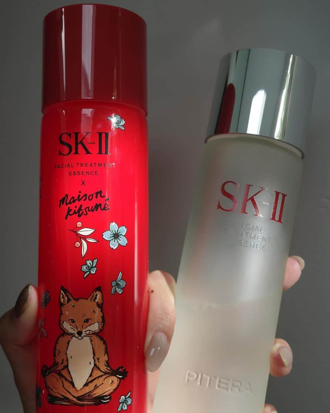 黒木メイサさんのインスタグラム写真 - (黒木メイサInstagram)「SK-II とメゾンキツネのコラボコフレ🥹 前にも載せたことがある化粧水ピテラ™エッセンスは、 使い始めてから肌が整って長年愛用中なんだけど、気になってた新作のクリームとか洗顔料、ふき取り化粧水もお試しサイズが入ってる🥹 小さいサイズはジムとか旅行の時にも便利だし ポーチ好きな私には嬉しいセット。 限定ボトル使うの楽しみー！ 自分用にも、大切な方への特別なギフトにも良いね😊   @skii #SKII #クリスマスコフレ #SKIIxMAISONKITSUNE #ピテラ    ※ピテラ™: 特別な酵母の株から、独自のプロ セスで発酵させ生み出した、SK-IIだけの天然由来成分(SK-II独自のガラクトミセス培養液-整肌保湿成分)​」10月19日 7時27分 - meisa_kuroki_