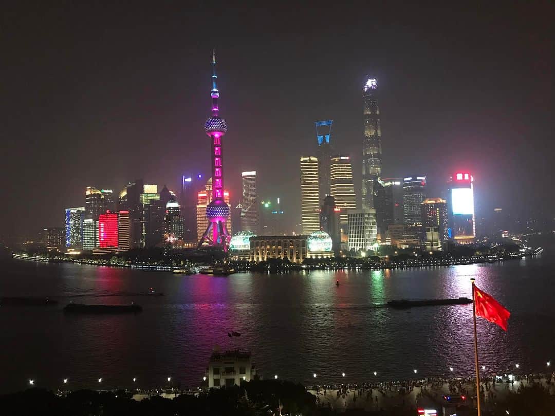 木下隆之のインスタグラム：「最後に上海を訪れたのは4年前、スタディがブランパンGTを連覇した当時を振り返ると、画像のすべてが原色でキラキラしていて、とんでもなく楽しかった日々が思い起こされますね。」