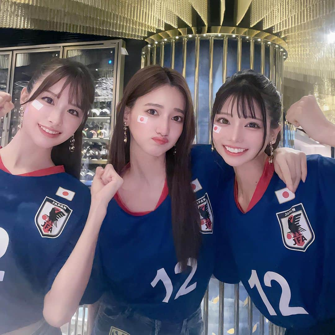 米倉みゆさんのインスタグラム写真 - (米倉みゆInstagram)「みんなでサッカー観戦⚽️ 超楽しかった·͜· ︎︎ᕷ  ／ #STVV  #鈴木彩艶 選手💙💛 #橋岡大樹 選手💛💙 ＼  みんなで応援しました📣✊ #シントトロイデンガールズ . . . . #シントトロイデン #サッカー #サッカー少年  #サッカー観戦  #サッカー部  #サッカー女子  #サッカースクール  #サッカー選手  #サッカー好きな人と繋がりたい  #スポーツ観戦  #サッカーユニフォーム  #サッカー大好き #スポーツバー  #スポーツ女子  #サッカー観戦 #stvvlounge #渋谷 #渋谷カフェ  #渋谷グルメ  #渋谷ディナー  #美女  #美人 #美男美女 #長身女子 #アイドル #モデル #レースクイーン」10月19日 7時38分 - yone__miyu630