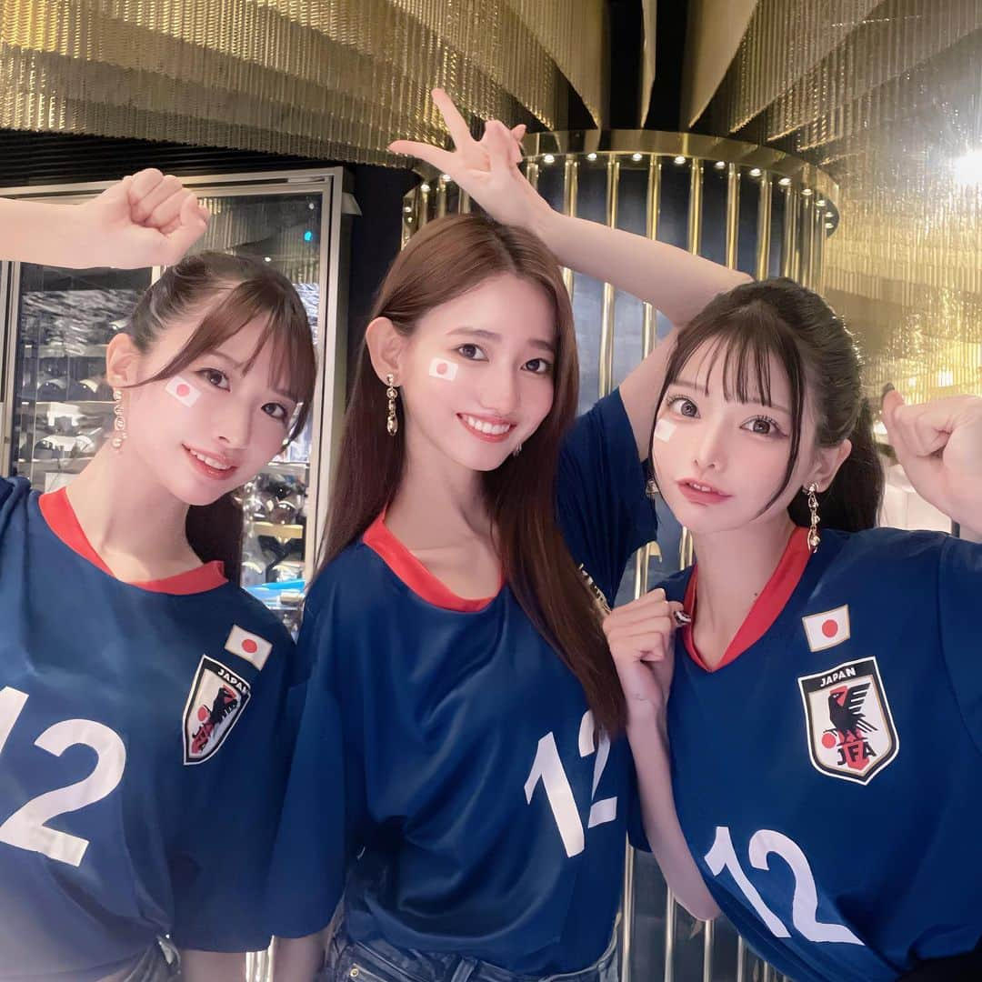 米倉みゆさんのインスタグラム写真 - (米倉みゆInstagram)「みんなでサッカー観戦⚽️ 超楽しかった·͜· ︎︎ᕷ  ／ #STVV  #鈴木彩艶 選手💙💛 #橋岡大樹 選手💛💙 ＼  みんなで応援しました📣✊ #シントトロイデンガールズ . . . . #シントトロイデン #サッカー #サッカー少年  #サッカー観戦  #サッカー部  #サッカー女子  #サッカースクール  #サッカー選手  #サッカー好きな人と繋がりたい  #スポーツ観戦  #サッカーユニフォーム  #サッカー大好き #スポーツバー  #スポーツ女子  #サッカー観戦 #stvvlounge #渋谷 #渋谷カフェ  #渋谷グルメ  #渋谷ディナー  #美女  #美人 #美男美女 #長身女子 #アイドル #モデル #レースクイーン」10月19日 7時38分 - yone__miyu630