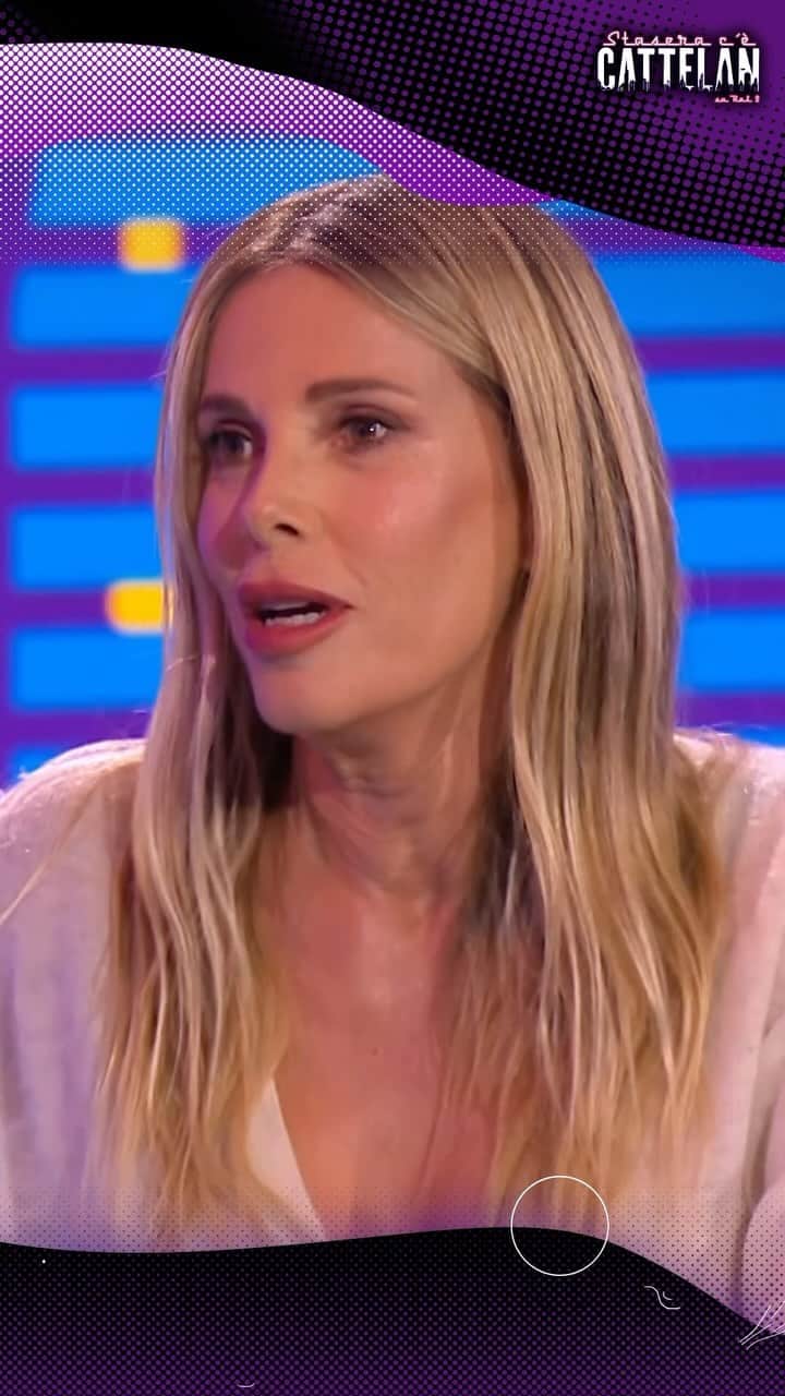 Alessia Marcuzziのインスタグラム：「Quella volta che Mariah Carey non ha detto All I want for Christmas is you ma All I want for Christmas is @alessiamarcuzzi giù dal palco.  #staseracecattelan in onda ogni martedì e mercoledì in seconda serata su @instarai2 e @raiplay_official」