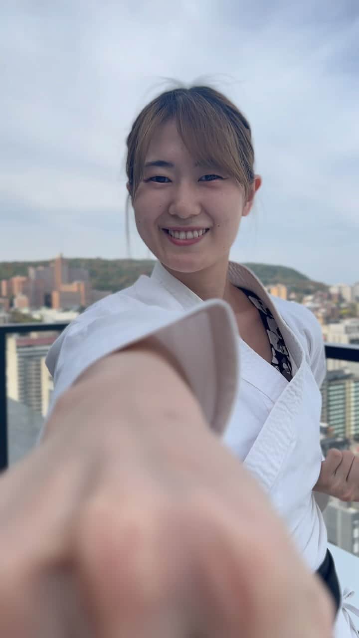 山口睦貴のインスタグラム：「Karate sounds🥋♡  #montreal #japanesekarate #karate #道着 #asmr #dogi #ワーホリ」