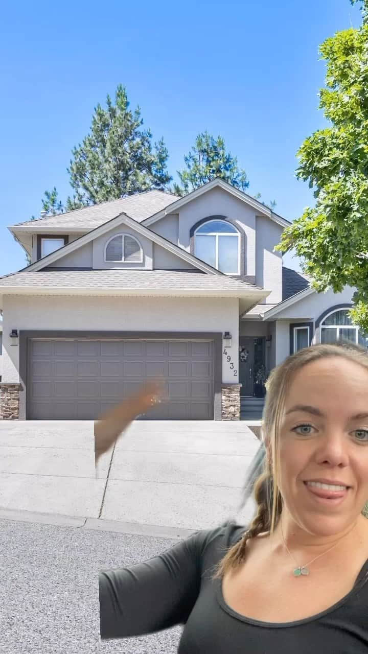 キエラ・スミスのインスタグラム：「THIS IS THE HOUUUSEEE that we would sell @taylorswift and @killatrav if they were our clients in Kelowna, BC.  What do you think this home is worth??!!  Kierra Smith and Andrew Smith Royal LePage Kelowna 250-300-1114  MLS #10284179」