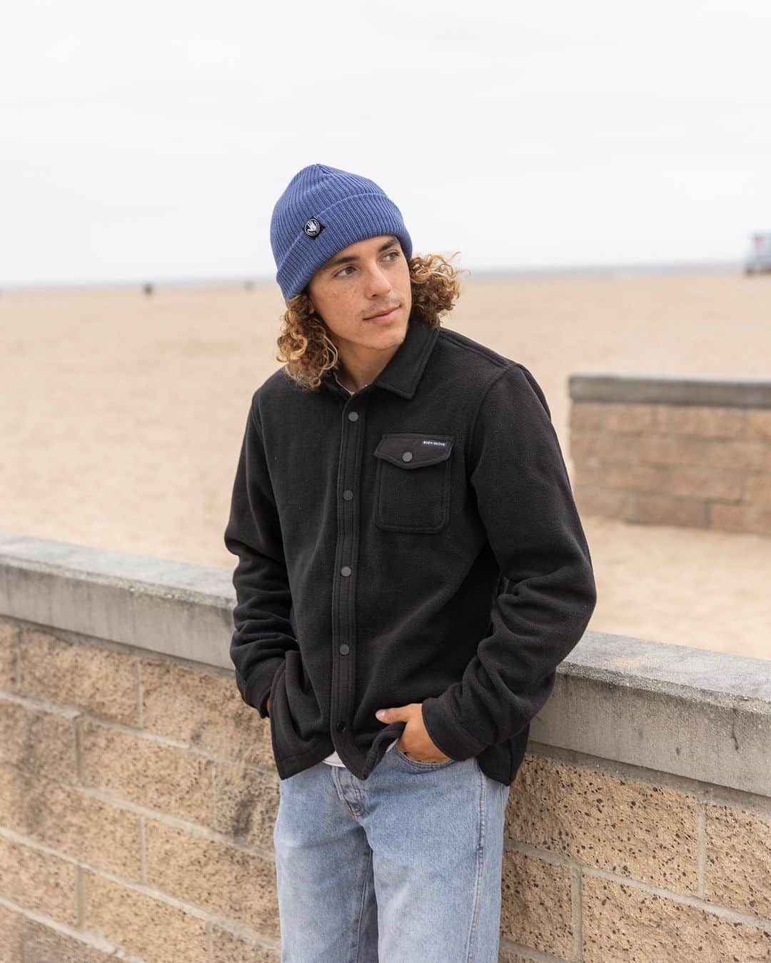 ボディーグローブのインスタグラム：「Morning surf check in the new Patrol beanies - Stay warm 🔥」