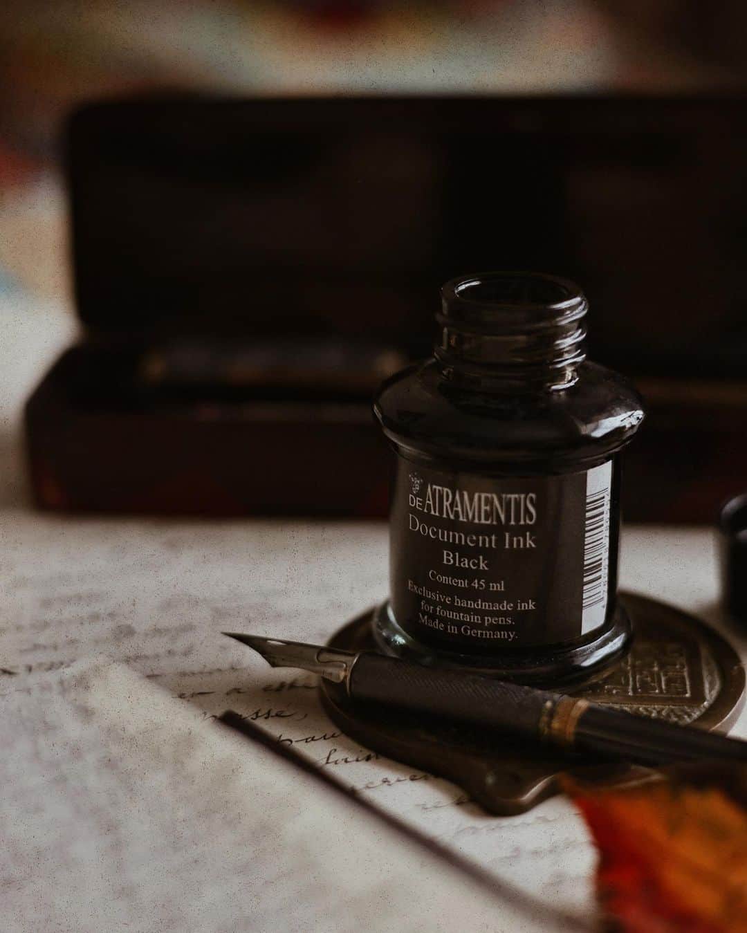 Catharine Mi-Sookさんのインスタグラム写真 - (Catharine Mi-SookInstagram)「Pleasantries and panacea.  All my words, it seems, are saved for spaces where presence and connection hold the floor before a word is even spoken. Perhaps those are the best places for words to be released. I made another pie today to put a little sweetness on our table. The boy gathered some fallen leaves today and brought sweetness to mine.」10月19日 8時26分 - catharinemisook