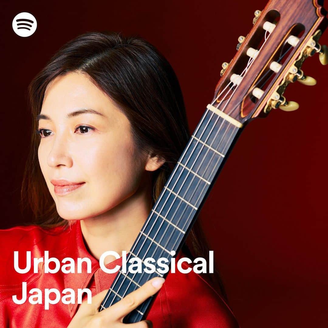 村治佳織のインスタグラム：「スタッフぽえみより🫧 昨日、アルバムが発売しまして、 Spotifyのプレイリスト「Urban Classical Japan」ではカバーで登場させていただいております！  新録音の「セレナーデ」是非お聴きください。」