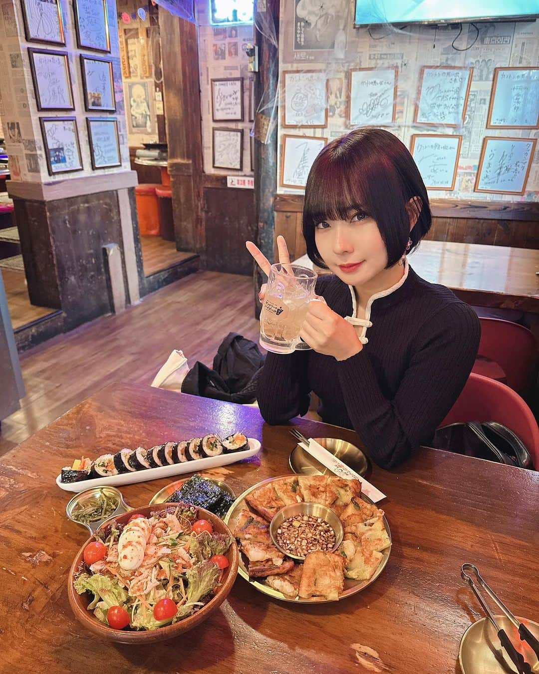 鳴上なごねさんのインスタグラム写真 - (鳴上なごねInstagram)「新大久保でランチ🧡  気になってたカントンの思い出に行ってきたよ✨ 2人で行ったんだけどランチのモッパンセット頼んだら食べきれないくらいの大ボリュームでした…！安いのに最高すぎる🥺  深海浪漫から近いのでまた行きたいな( ︠ु௰︡ू).｡.:*♡  PR @kantonnoomoide_official #カントンの思い出 #韓国料理屋 #新大久保韓国料理 #新大久保グルメ #新宿区グルメ #チーズタッカルビ #女子会 #モッパン #selfie #japanese」10月19日 8時34分 - narug0d