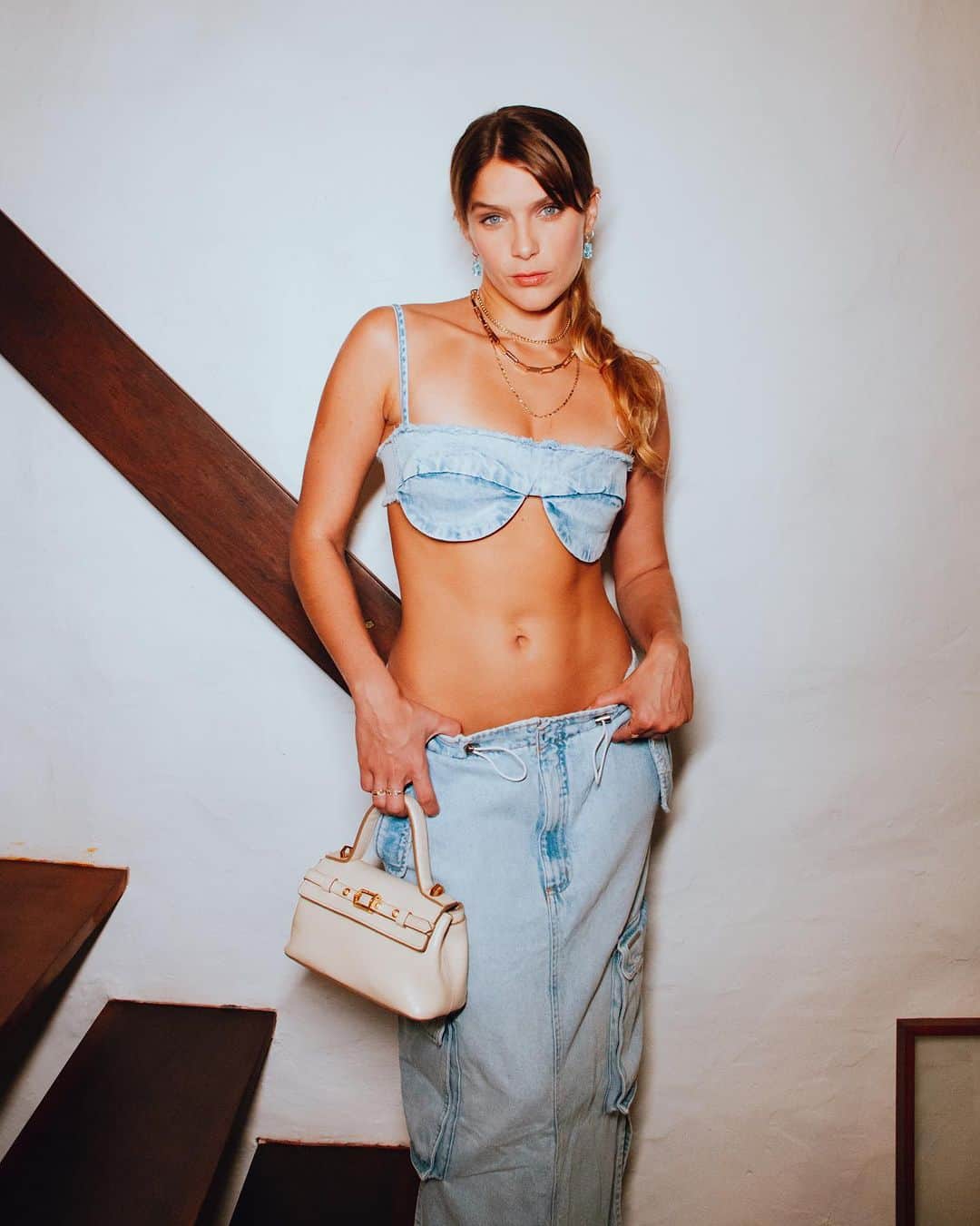 イザベラ・サントーニさんのインスタグラム写真 - (イザベラ・サントーニInstagram)「All jeans is always the best call 👖💙✌️」10月19日 8時42分 - isabellasantoni