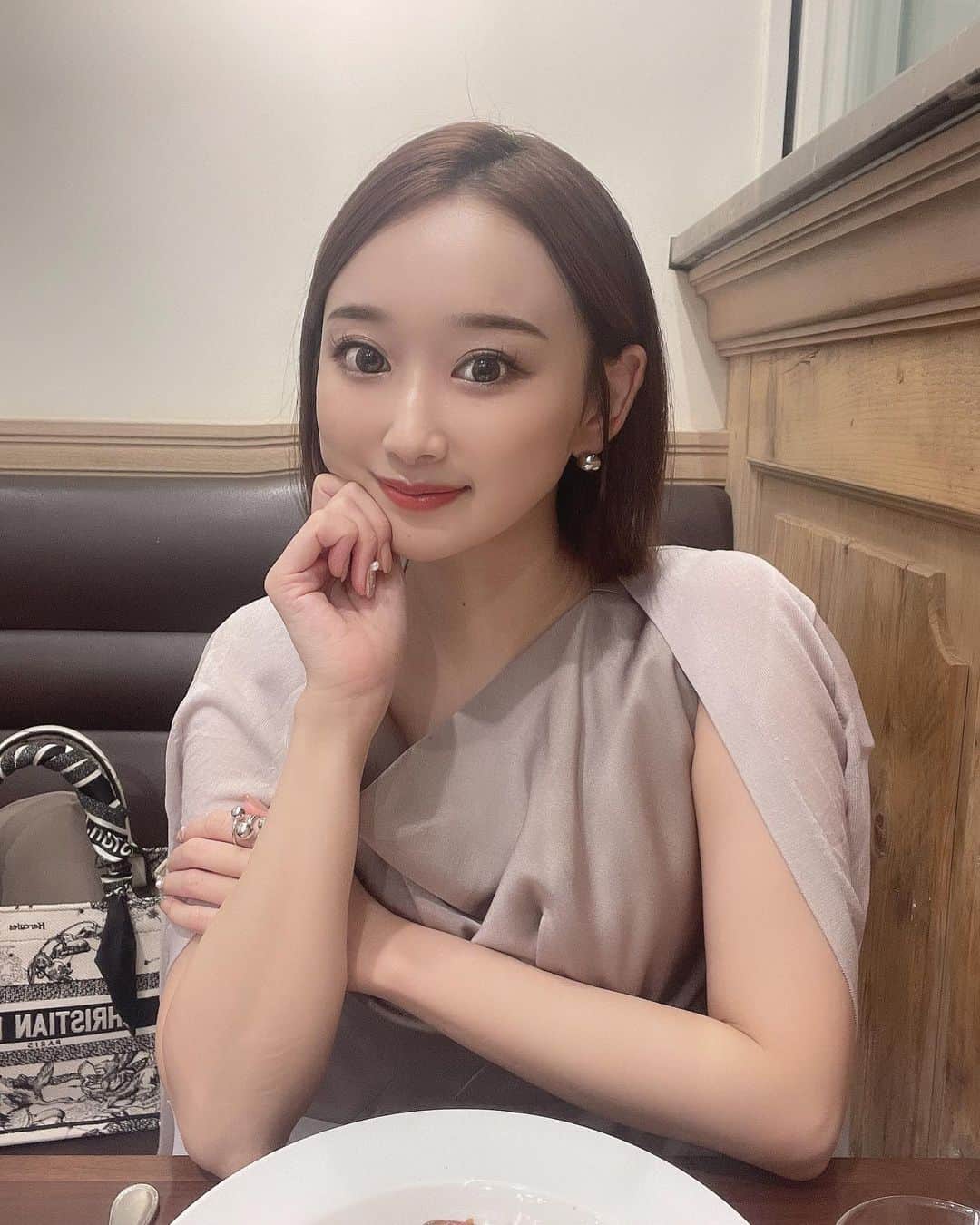 MAYUMIのインスタグラム：「🍝 * 最近の写真…☺️✨ * この間、母親とランチへ🍽️ とっても美味しかった🌼 * 仕事も忙しくなってきたけど、プライベートも 両立しながら頑張ってます🥺  年齢を重ねると生活スタイルやライフステージが 変わりますが、女性が生理と向き合う事実は変わらない🙅‍♀️  だからメデリピルを使って、生理と向き合い、 仕事で最大のパフォーマンスができるように 自分のコンディションを整えるようにしています✨  メデリは低用量ピルであればピル代初月無料です🆓 (別途送料550円) ピルを始めるか悩んでいる方には始めやすくておすすめ✨ 気になる方はメデリピルのHPから診療予約してみて下さい✨ * @mederi_jp #pr #メデリピル」