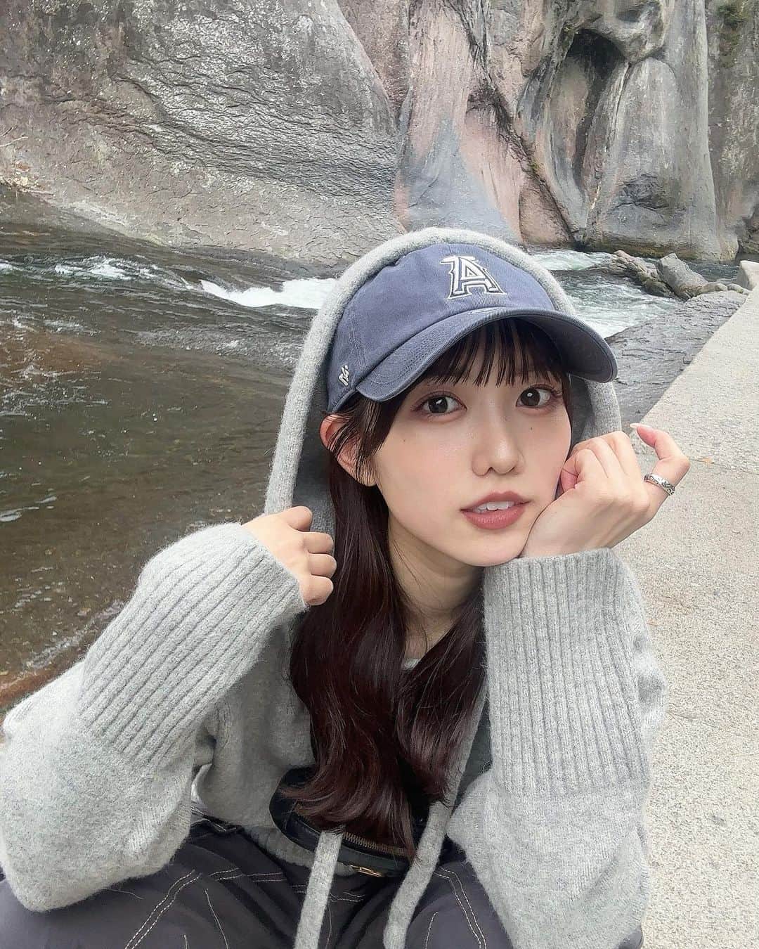 のインスタグラム：「今月もばっちりメンテして頂いた🙆🏻‍♀️♡!!! ・ hair : @log_ryunosuke630  eyebrow : @une_fleur_aimi  eyelashes : @sara_1229_  ・ いつもありがとうございます🌳💨💖💖」