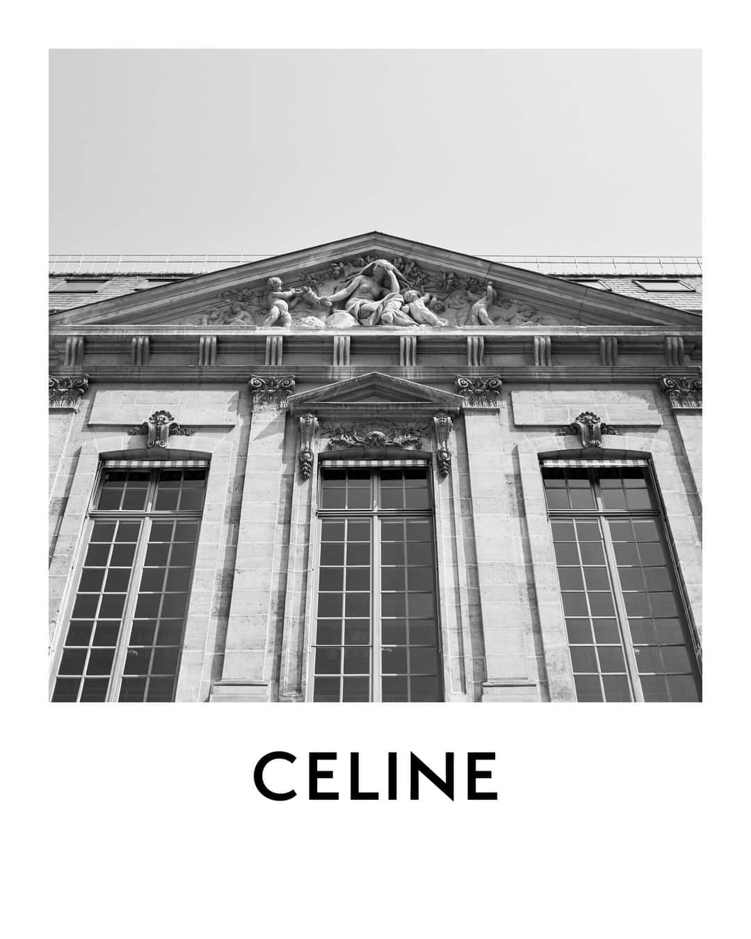 Celineのインスタグラム：「CELINE 19 WOMEN SUMMER 24   TOMBOY LA COLLECTION DE LA BIBLIOTHÈQUE NATIONALE  BIBLIOTHÈQUE NATIONALE RICHELIEU PARIS, MAY, 2023  WATCH THE SHOW ON CELINE.COM, INSTAGRAM AND YOUTUBE FRIDAY, OCTOBER 20TH   #CELINETOMBOY #CELINEBYHEDISLIMANE」