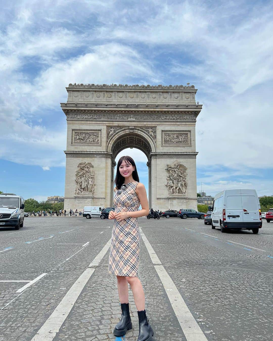 兒玉遥さんのインスタグラム写真 - (兒玉遥Instagram)「🇫🇷🗼.   dress @burberry  boots @celine」10月19日 18時25分 - haruka_kodama919