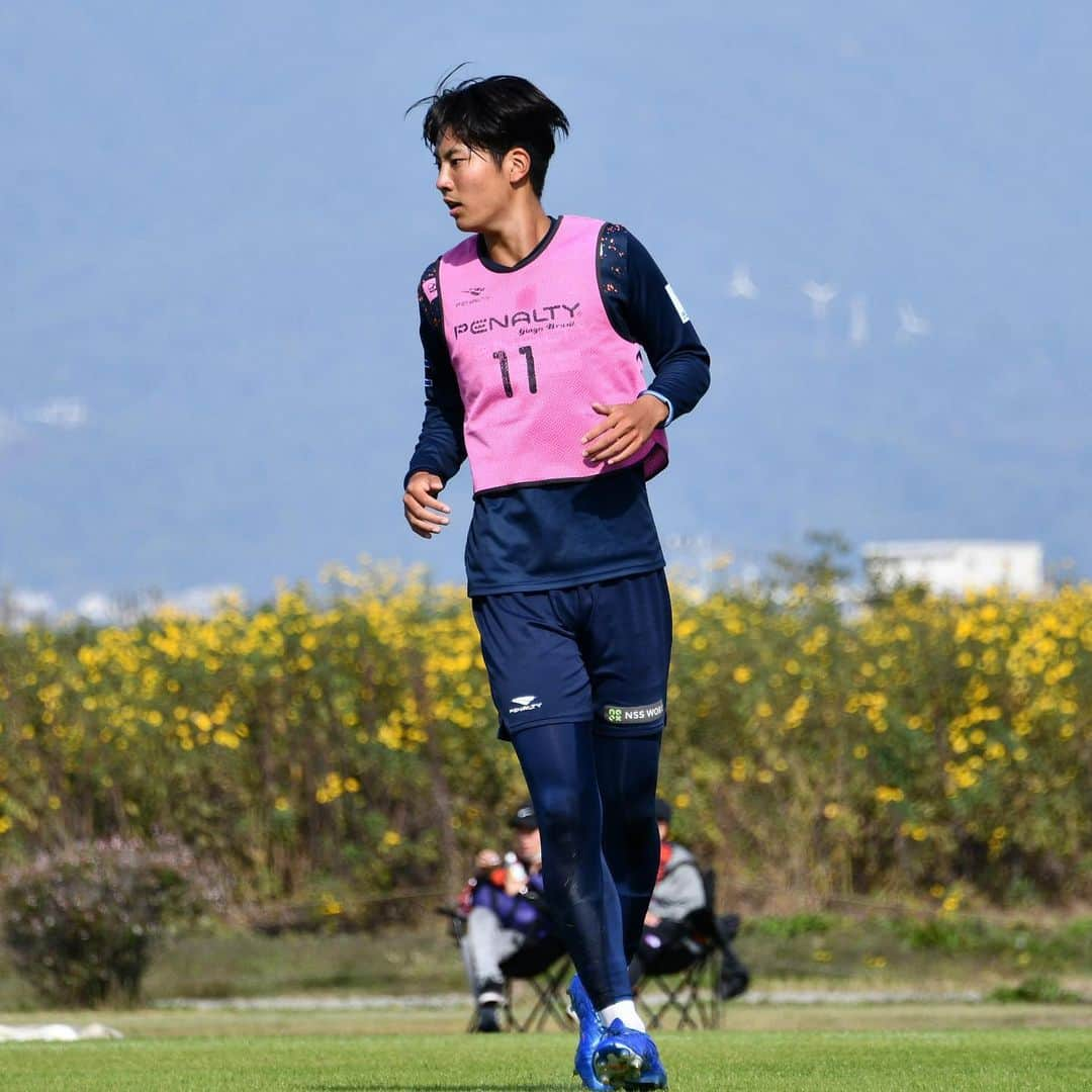 AC長野パルセイロのインスタグラム：「. 🟠2023/10/19 Training!! . ☀️🦁 . . ▼next match▼ 10/22(日)13:00 vsFC大阪🏟長野U . . #長野をオレンジに #prideofnagano #acnp #パルセイロ #ac長野パルセイロ #長野 #jリーグ」