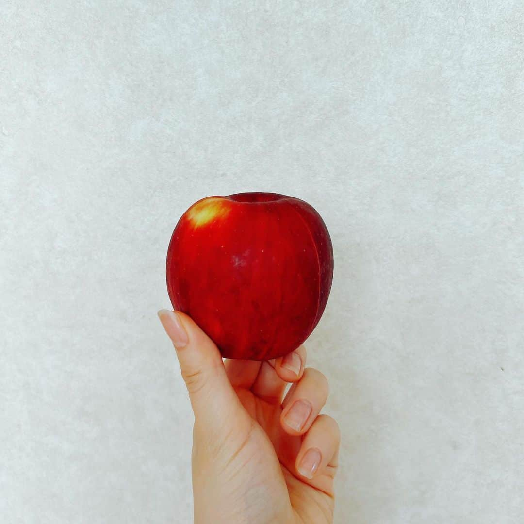 相楽伊織のインスタグラム：「#🍎 #紅玉 #小玉」