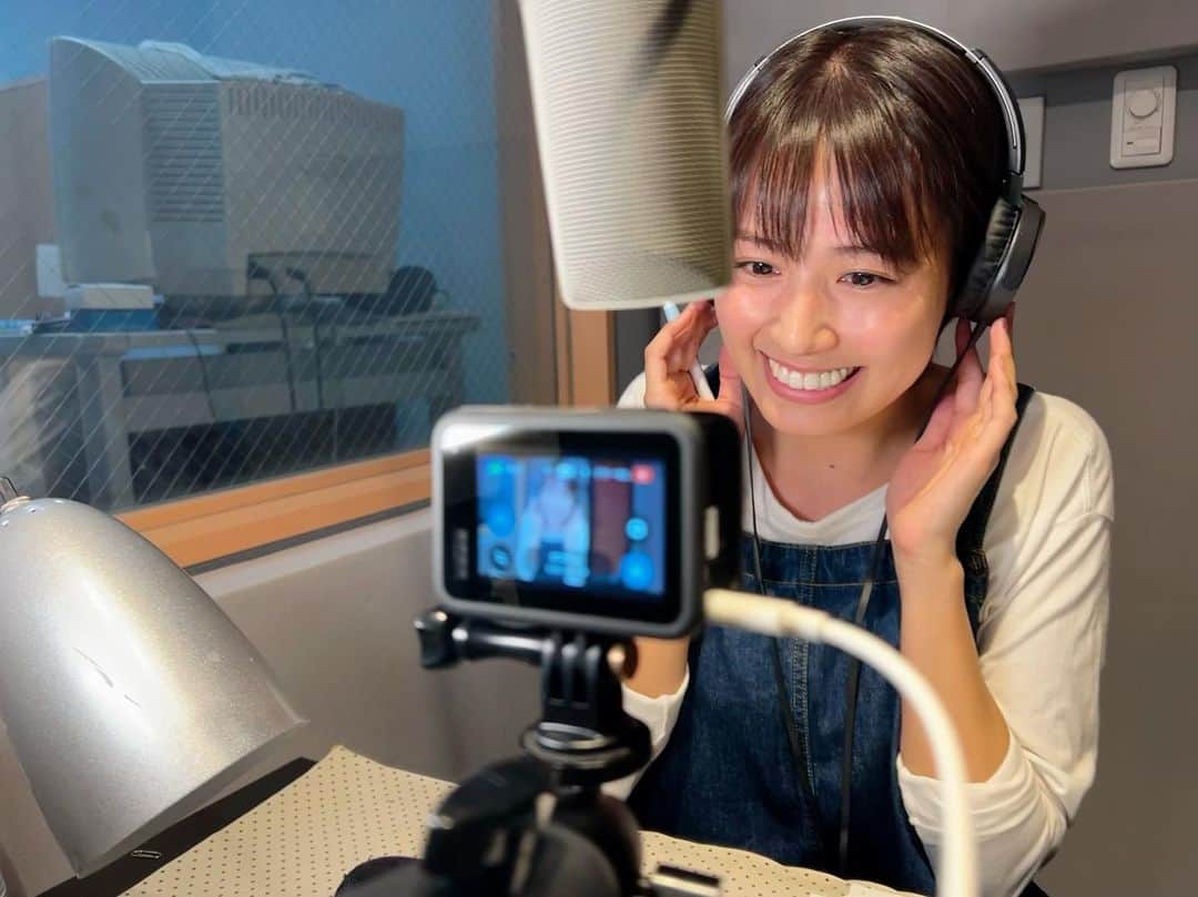 新谷あやかのインスタグラム：「・  久しぶりに熊本に上陸♡  今日は、ナレーションのお仕事してきました😆✨  いつもフリートークは沢山噛んでしまうけど、なかなか噛まずに、甘噛みくらいで抑えられました🤣笑  普段なかなか体験出来んけん、楽しかった🥰  ・  #あか牛丼  ばりうま♡」