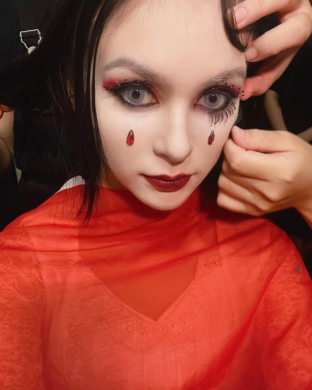 西尾エイミのインスタグラム：「@moimememoitie_official  Off shot 🎭🩸」