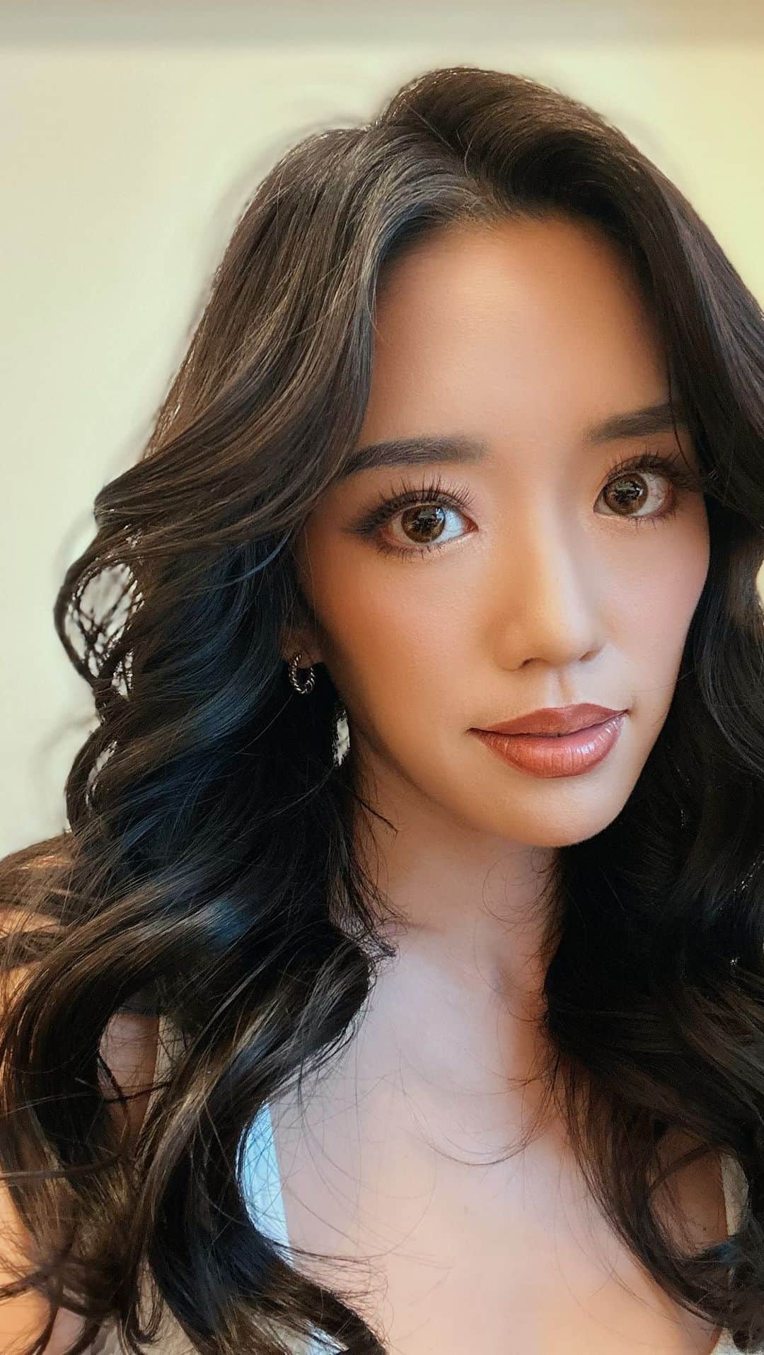 柳本絵美のインスタグラム：「4月ぶりに大会用ヘアメイク練習💄 今回もテーマに沿って、今の髪色に合わせました💫 メイクって本当に楽しいですよね〜！😍💕」