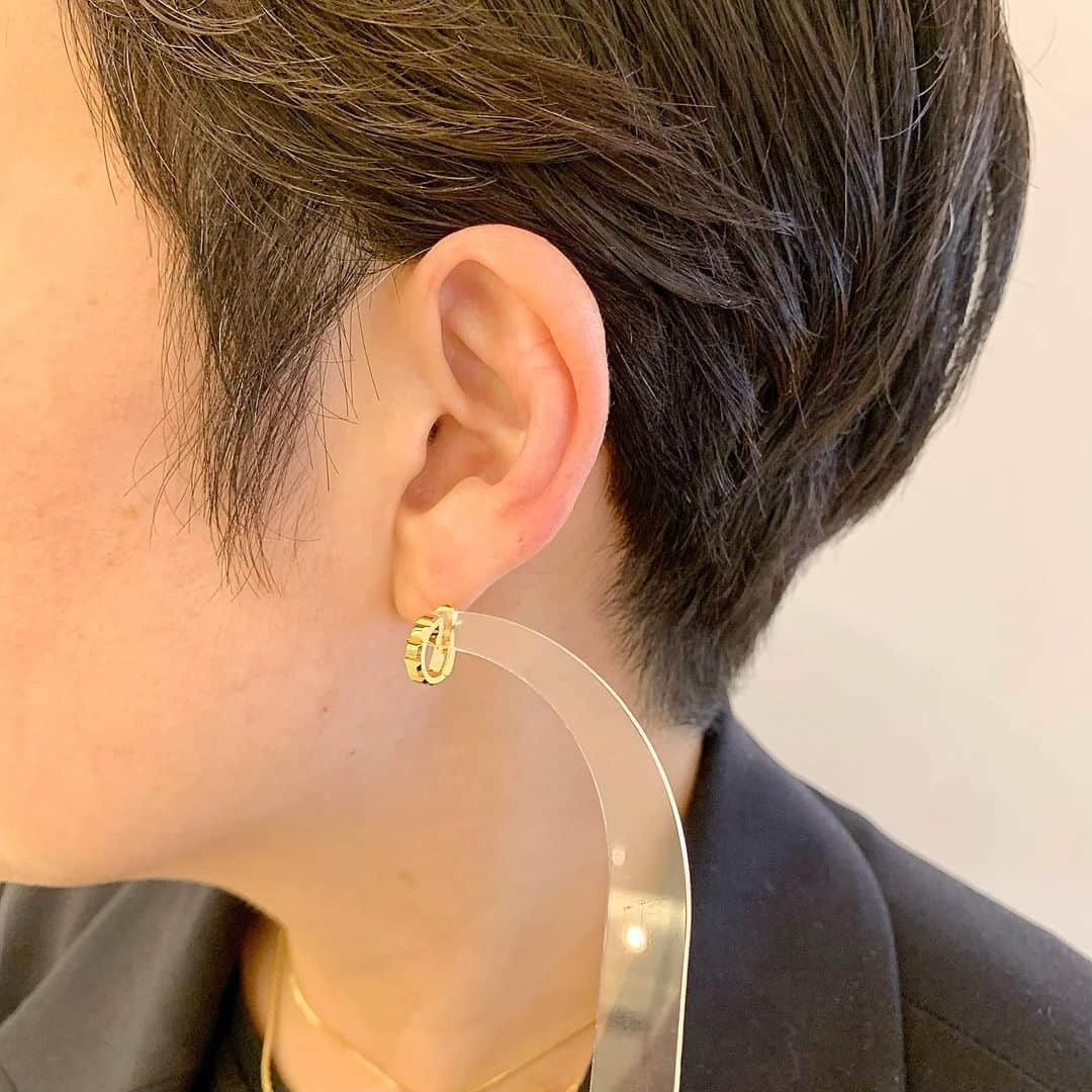 bijouxthreecさんのインスタグラム写真 - (bijouxthreecInstagram)「【BOUCHERON】  1858年にフレデリック・ブシュロンが創業したブシュロン。 パリ・ヴァンドーム広場にブティックを構えた最初のハイジュエラーです💎  26番地の本店は広場の中で最も日当たりがよく、 ウインドーに飾られたジュエリーが最も美しく光り輝きます✨✨  その中でも人気の高いキャトルシリーズや、 クルドパリのピアスはデイリー使いもしやすく非常に人気も高いです👂   #BOUCHERON  #ブシュロン  #boucheronquatre   #ブシュロンキャトル  #quatre  #キャトル  #ラディアント  #キャトルラディアント  #クルドパリ  #グログラン  #ブシュロンピアス  #キャトルピアス  #ピアス  #イヤリング  #BIJOUXTHREEC  #ビジュースリーク  #新潟  #古町」10月19日 18時45分 - bijouxthreec