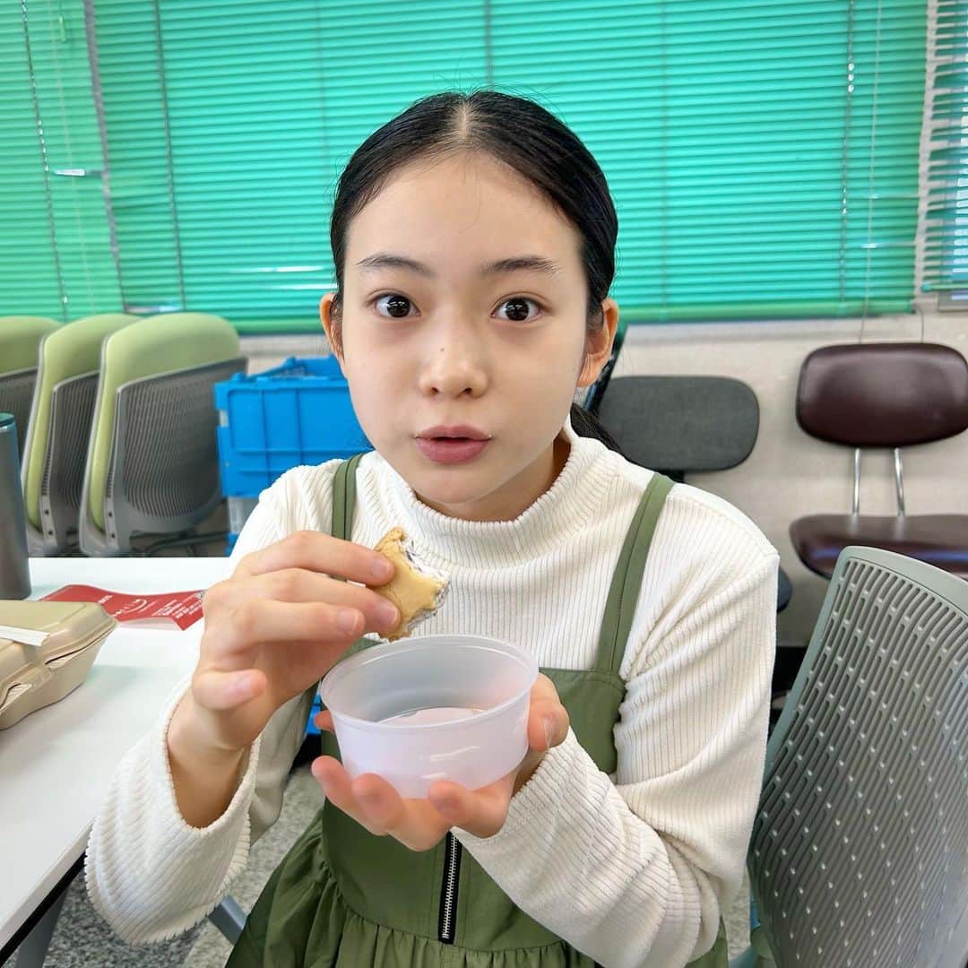 白鳥玉季のインスタグラム：「⁡ ⁡ #いちばんすきな花  今夜22時〜2話放送です💐 ⁡ 今日もリアタイするぞー✊🏻 感想も待ってまーす！！ ⁡ #すき花 #白鳥玉季」