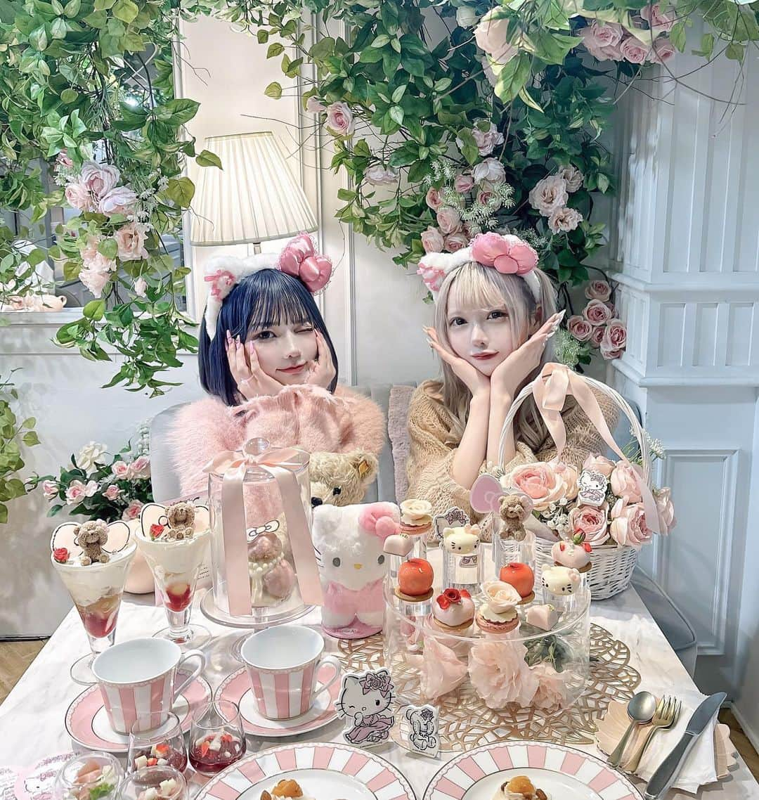 白空こあいさんのインスタグラム写真 - (白空こあいInstagram)「アフヌン行かない組アフヌン会💖  ‬  ・  ㅤㅤㅤㅤㅤㅤㅤㅤㅤㅤㅤㅤㅤ ・  ㅤㅤㅤㅤㅤㅤㅤㅤㅤㅤㅤㅤㅤキティちゃん好きの2人でアフヌン行ってきた‪‪！いい思い出💕  #アフタヌーンティー #アフヌンコーデ  #アフヌン #アフヌン巡り #アフヌンデート #キティちゃん #キティちゃん大好き #ジンジャーガーデン青山」10月19日 18時49分 - coai_yoruami