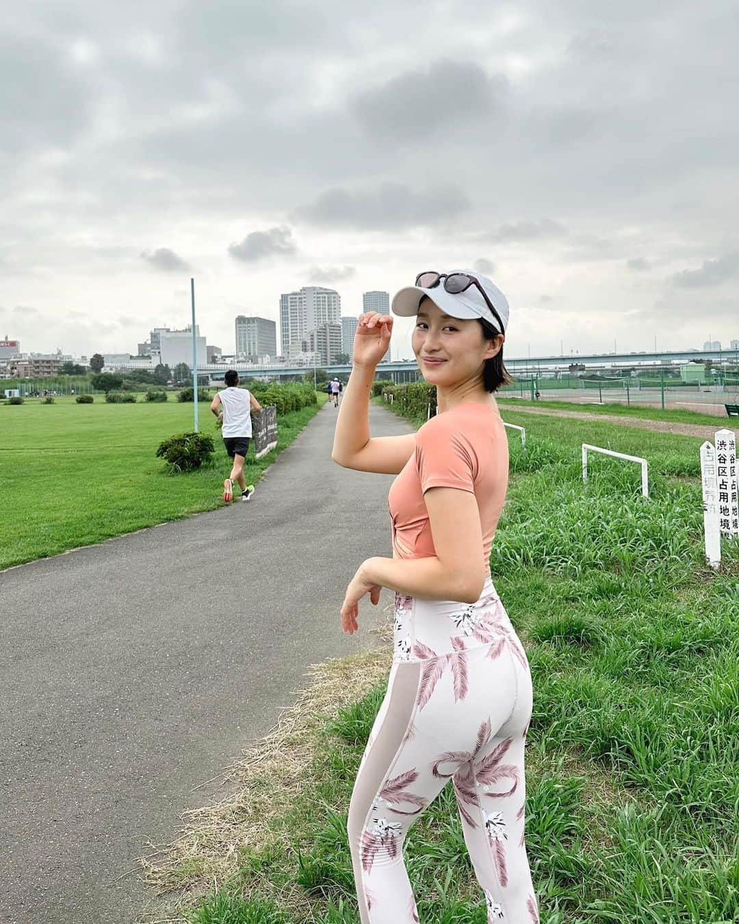 西野沙瑛のインスタグラム：「スポーツ庁の「第２回Sport in Lifeアワード」の大賞に選ばれた、parkrun Japan主催のコミュニティイベントに 参加してきました🏃‍♀️🤍  Sport in Lifeとは、スポーツが生涯を通じて 人々の生活の一部となることで、 一人一人の人生や社会が豊かになるという 理念に基づくプロジェクト。  parkrun は、2004年にイギリスで誕生した 無料コミュニティイベントで、 事前予約不要で毎週土曜日朝8時から 5キロのランニングやウォーキングに参加できます🌞 子供やワンちゃん、旅行者の外国人まで参加していて、 こんなに参加しやすいコミュニティイベントは ないんじゃないかなと思いました✨ ランニング後はカフェで交流もできて、 皆さんとっても気さくで楽しめました！☕️  1人ではなかなか続かないランニングだけど、 こういう機会があれば頑張れるよね💪  全国各地で開催されているから、ぜひ参加してみてください☺️  #PR #スポーツ庁 #sportinlife #parkrunjp」