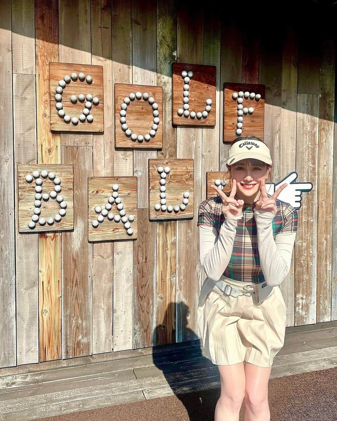 日向カンナさんのインスタグラム写真 - (日向カンナInstagram)「もうすぐで初ラウンドから約1年⛳️✨✨ ゴルフ1年生になります！！ あっという間に独学からの1年が経ちますよ〜😳  そして、昨日はイーグルポイントGCにて、見たことのない素敵なカートで、私には贅沢過ぎるゴルフレッスンをしていただきました🥹 まだまだひよっこの私ですが、一生懸命に教えてもらったことを努力することには自信があります😊✨✨  10ヶ月独学でゴルフを練習してきて、ここ1ヶ月、プロの先生に週2でレッスンしてもらっているので、その成果を1つでも出せるように、意識してラウンドしてきましたよぉ！ 今はスコアは気にせず、打っておいで！っと背中を押してくれました✨  朝から練習をして、ラウンドレッスンをしていただき、終わってからcloseしていた練習場を開けてくださり、また再度練習をしてきました🥹❗️ それでも体力はまだまだありました。笑 先生にもいつも驚かれます。笑 好きなことには熱心で時間も体力も忘れる私なので、先生方はカンナちゃんを絶対いい選手に育てたいっと言ってくださいます。。なんと、嬉しぃ🥹✨  ここから始まるゴルフ成長期⛳️ まだまだ力強いプレイヤーになれるよう頑張ります！ まずは小さな大会を目指して！ゴルフも応援宜しくお願いします😊✨  ひよっこカンナ成長期🐣  #ゴルフ #ゴルフ女子 #ゴルフコーデ #ゴルフ好きな人と繋がりたい #ゴルフ初心者 #ゴルフスイング #ゴルフ練習 #ゴルフ好き #ゴルフウェア #golf #golfswing #golfshot #スポーツ女子 #趣味の時間 #趣味 #イーグルポイントゴルフクラブ #ゴルフレッスン #ラウンド #ゴルフラウンド #ゴルフファッション  #japanesegirl #japan #japanese  #원스 #데일리패션  #소통 #데일리룩 #일상  #japanease #좋아요」10月19日 18時53分 - kanna_hinata