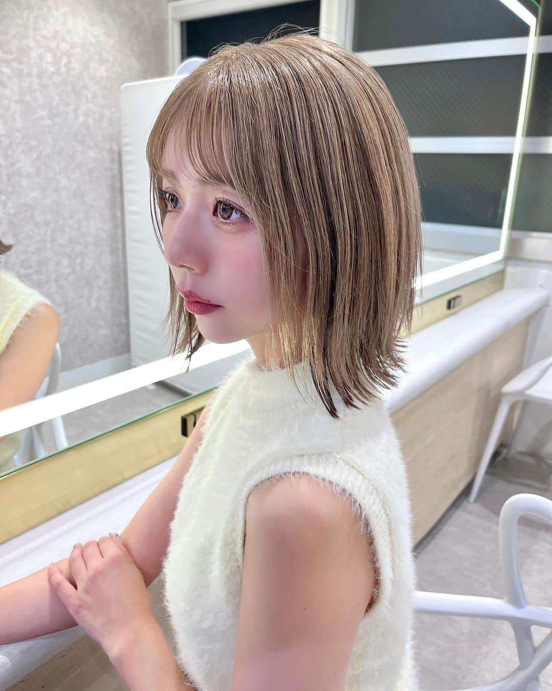 のインスタグラム：「🪞💄💕 . 新しくヘアカラーしたから 合わせてメイクも変えてみたよぉ🧸 . ポイントはダークブラウンカラーのマスカラ🎶 ウォータープルーフなのにお湯で落ちて 繊維フリーでロングになるの🎀 . ミニマルブラシで塗りやすくて ダマにならないのもポイント☺️❣️❣️ . アイメイクって印象変わるし大事だよね💞 . @loveliner_official  . #PR #オールラッシュマスク　#ラブライナー #ラブライナーマスカラ  #ロングマスカラ #マスカラ #アイメイク #ヘアスタイル #パッツンボブ」