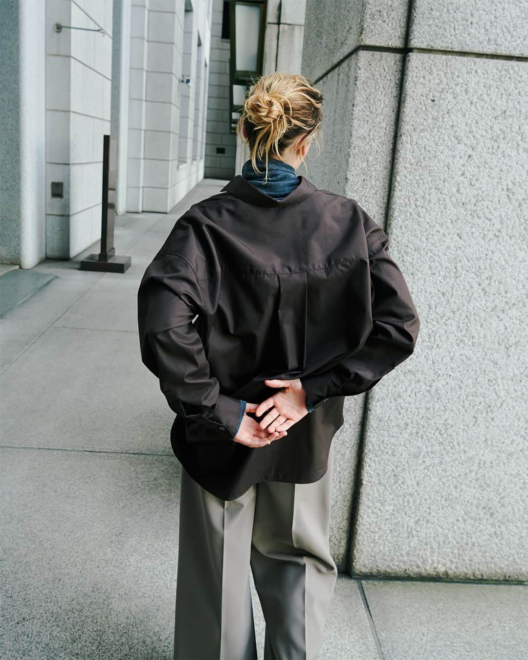 haunt Daikanyamaのインスタグラム：「Style: SILKY LOOSE SHIRT Color: BROWN  Style: TURTLENECK TOPS Color: GREY  Style: WIDE PANTS Color: BEIGE @haunt_daikanyama  #hauntdaikanyama  #2023fw #collection」