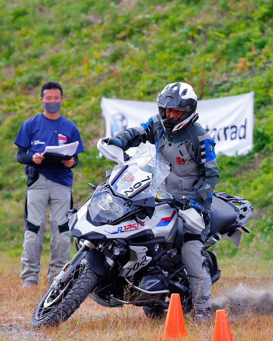 BMW Motorrad Japanのインスタグラム：「BMW Motorrad Japanは、11/3(土)-5(日)に群馬県のパルコール嬬恋リゾートで「International GS Trophy 2024 日本国内予選会」を開催します。  2024年にアフリカ・ナミビアで開催される本大会に出場する日本代表団を決定する予選会には、日本全国からGSライダーが集結します。  この予選会は自由に見学できるイベントです。お知り合いが出場される方はもちろん、将来的にGS Trophy予選会への参加を考えている方など、どなたでも自由に観覧できます。  会場に足を運んでいただき、ぜひGSライダーたちに熱い声援を届けてください！  予選会の詳細はBMW Motorrad Japanの公式Webサイトにも掲載中です。  #SpiritOfGS #InternationalGSTrophy #BMWMotorrad #BMWモトラッド #駆けぬける歓び」