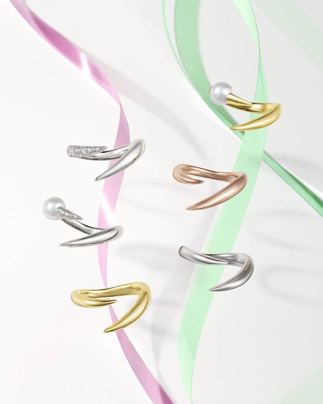 TASAKIのインスタグラム：「The 'danger horn plus' rings introduce a fresh style to finger fashion. Mix and match colours and materials, interchange and harmonise to your heart's content.  指先に新しいスタイルをもたらす「danger horn plus」のリング。 着こなしや気分次第で、メタルのカラーや素材をミックスしたりリングの向きを変えたり、プレイフルに楽しんで。  #TASAKI #TASAKIdanger #TASAKIpearl」