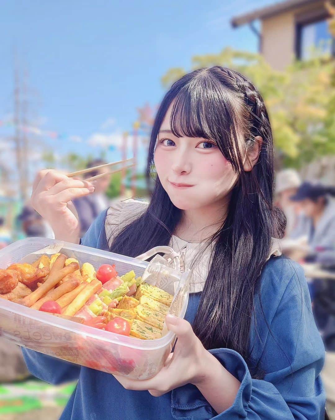 むめいのインスタグラム：「ベビたんの運動会を見に行った日⁡🚶🏻💨 ⁡⁡ ⁡とりまベビたん可愛かったしベビたんだらけやったからベビたんベビたんしてた ⁡⁡ ⁡ #ピクニック  #お弁当  #たこさんウィンナー と #卵焼き が好き⁡⁡ ⁡ #運動会  #運動会コーデ」
