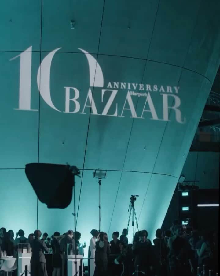 井上大和のインスタグラム：「Harper's BAZAAR 10 anniversary 🩵 @harpersbazaarjapan   jewelry @tiffanyandco   h&m @nobusawahitoshi   stylist @rikiyamada_」