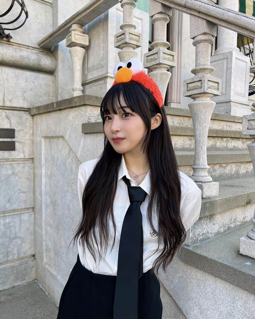 すずのインスタグラム：「久しぶりのユニバ〜 ちょっと制服風にしたよ＾＾ホラーナイト🧟楽しかったなぁ YouTubeも楽しみにしててねっ♡」