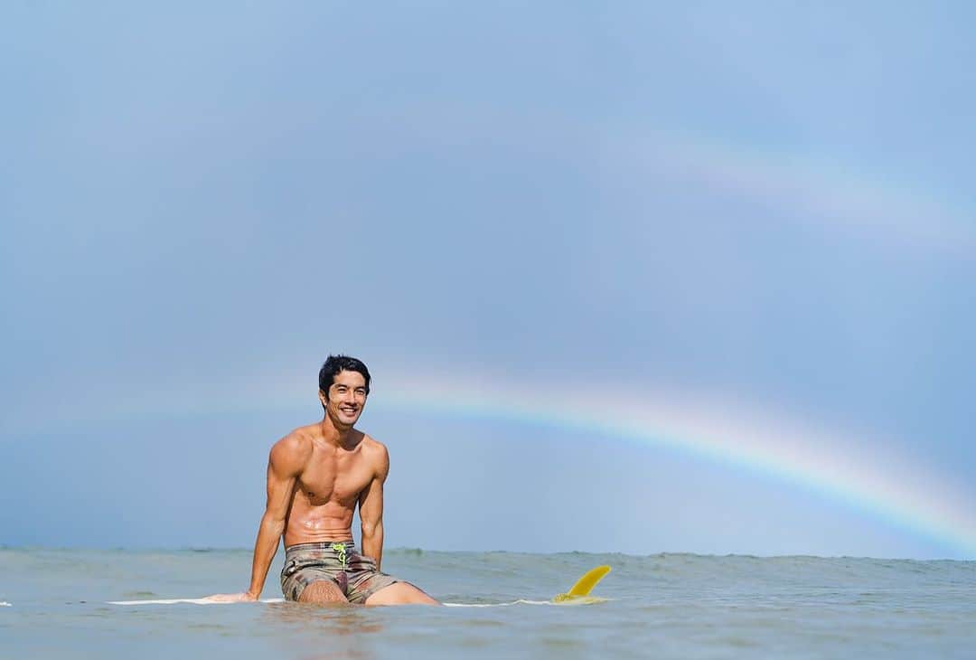 八代健のインスタグラム：「Happiness does not lie over the rainbow. It exists in the moment 🌈🏝 ☺️ #surfing #rainbow  lens by @maxmillion.surf」