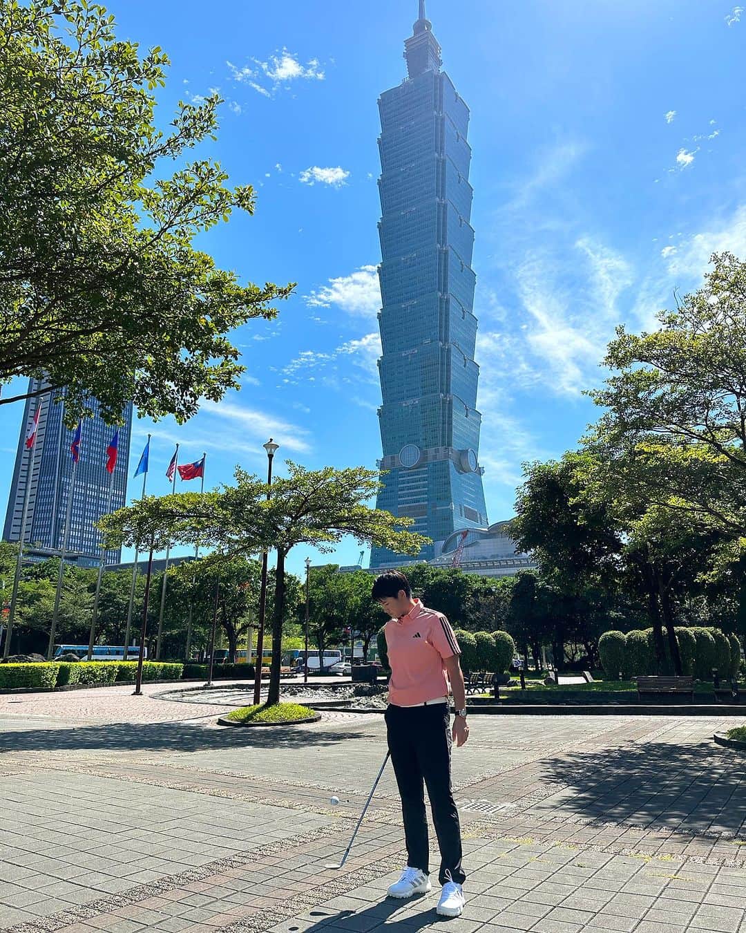 ヤニ・ツェンさんのインスタグラム写真 - (ヤニ・ツェンInstagram)「Filming under the iconic Taipei 101!」10月19日 19時12分 - yanitseng