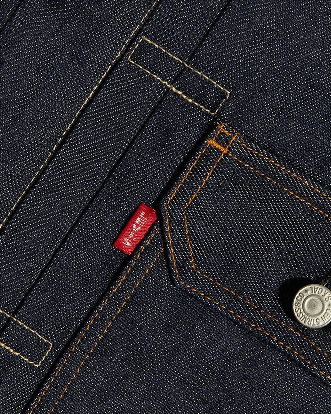 のインスタグラム：「Levi's︎︎® Vintage Clothing 1953 TYPE II  トラッカージャケットが待望の再入荷！ 明日19:30〜のライブコマース内で販売を予定しています。  📣Levi‘s® Red Tabスペシャルウィーク  明日から、Levi‘s® Red Tabメンバースペシャルウィークを開催！対象商品を購入いただいたLevi‘s® Red Tabメンバーの方先着で、2024 セルビッジデニムカレンダーをプレゼントのほか、様々な特典をご用意🔥🔥 日頃の感謝の気持ちを込めてお贈りします。 スペシャルな10日間をお見逃なく！！  詳細はプロフィールリンク🔗から」