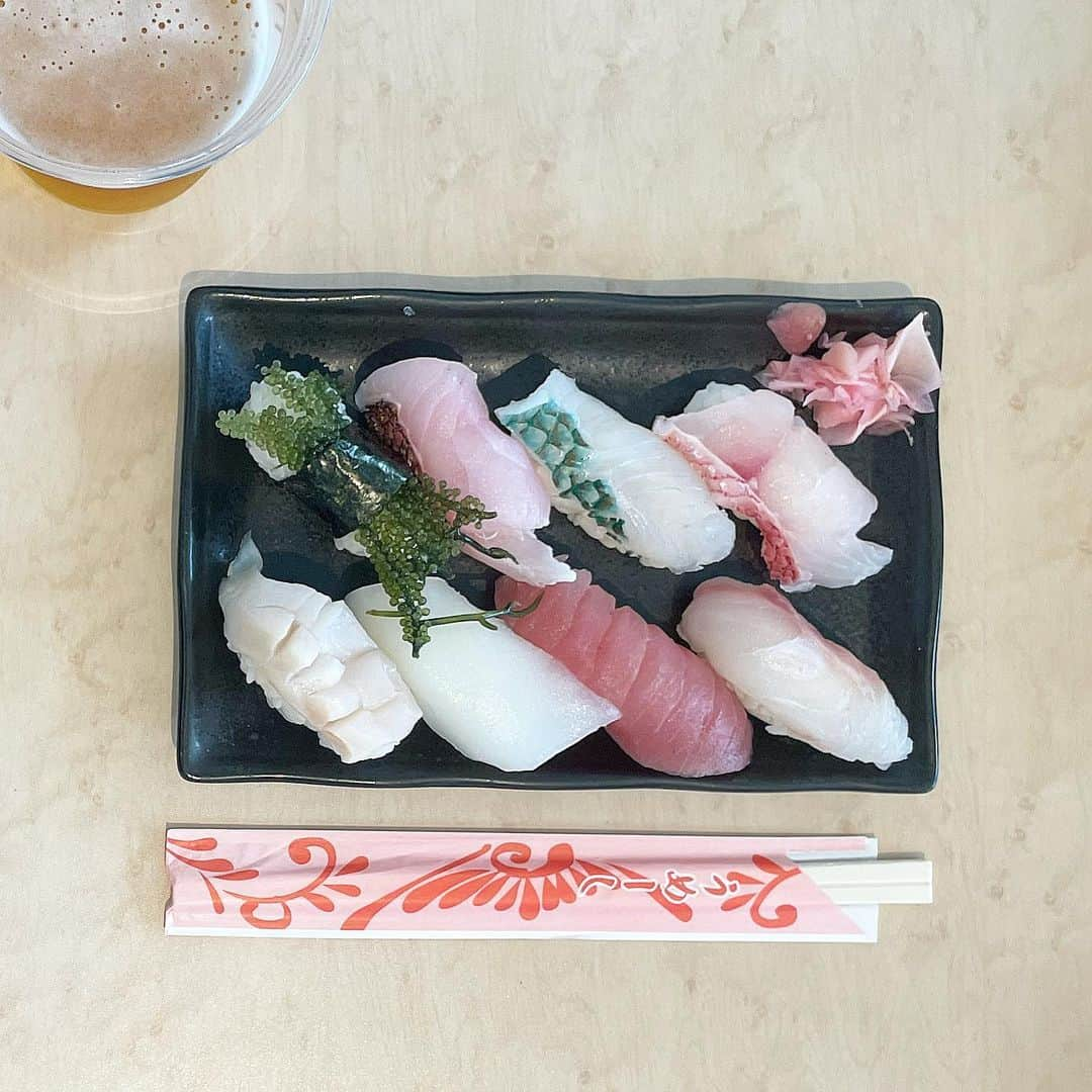 みのり(26)＠東京 ダイエットのインスタグラム：「. . . . 第ニ弾🍣(順不同)  𓆡𓆜𓇼𓈒𓆉 𓆛 𓆞𓆡 𓇼𓈒𓆉  　　　　海鮮・島料理　源 　　石垣島産のにぎり寿司  𓆡𓆜𓇼𓈒𓆉 𓆛 𓆞𓆡 𓇼𓈒𓆉  📮　石垣空港内　1F 🕐　9時〜20時 📞　0980-87-0448  鮨ネタは、正直海ぶどうとマグロしかわからない。 あ、セーイカ🦑もあった気がします🤭  かなり淡白な蛋白。...歯応えがあった。🙏(笑) #低カロリー　な、お寿司だった🫶  青いお魚とか、なんだろう？ グルクンとかもいるのかな。 #グルクンの刺身  オリオンの瓶ビールはおいしかったー🥰 #うめーし ・・・箸🥢🤔  #寿司 #沖縄 #石垣島 #石垣島グルメ #石垣島旅行 #鮨 #石垣空港 #海ぶどう #高タンパク低脂質 #セーイカ #orion #オリオンビール」