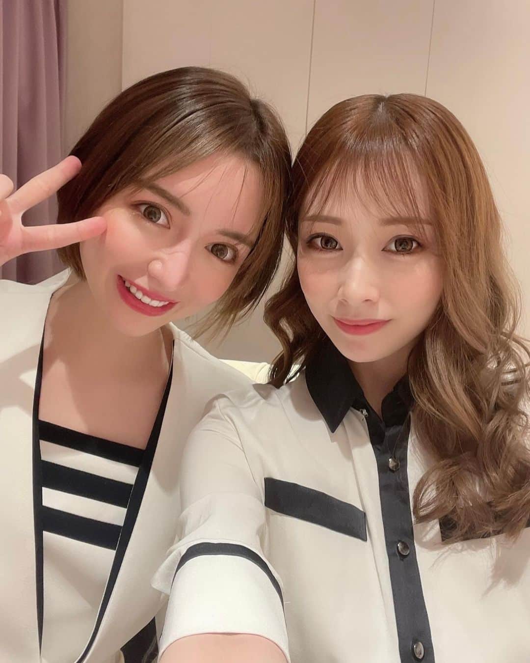 MIIのインスタグラム：「∩︎`･◇︎･) ！ご報告 クラブランスを退店する事になりました🧚🏻‍♀️ 最後に9月前半クール１位になれたのと ﾘﾅﾏﾈBDイベントのチーム戦個人２位をとれました🧚‍♀️ 一枚目の写真は入店した日の ノア社長との思い出の写真です🧚‍♀️🧚‍♀️笑 (あまりお仕事のことはInstagramには 書かなかったのでランスにいたんやって 思う方も多いと思いますが) ランスでは色々な経験ができてすごく成長できました🧚‍♀️🧚‍♀️🧚‍♀️ ランスで一緒に働こうって誘ってくれた松本代表 ずっと身近で支えてくれた黒服さん 仲良くしてくれたキャストの方 親身に相談に乗ってくれたリナマネージャー 的確なアドバイスと広い心でメンタルケアを して頂いたノア社長 そしてずっと応援してくれて私のことを 飽きずに指名してくれていたお客様 ほんとにありがとうございました🧚‍♀️ 素敵なお店で働かせてもらえて幸せな期間でした🧚‍♀️🧚‍♀️  今後の事はまた時期が来たら投稿しまーす🧚‍♀️🧚‍♀️ ランス　みほ」