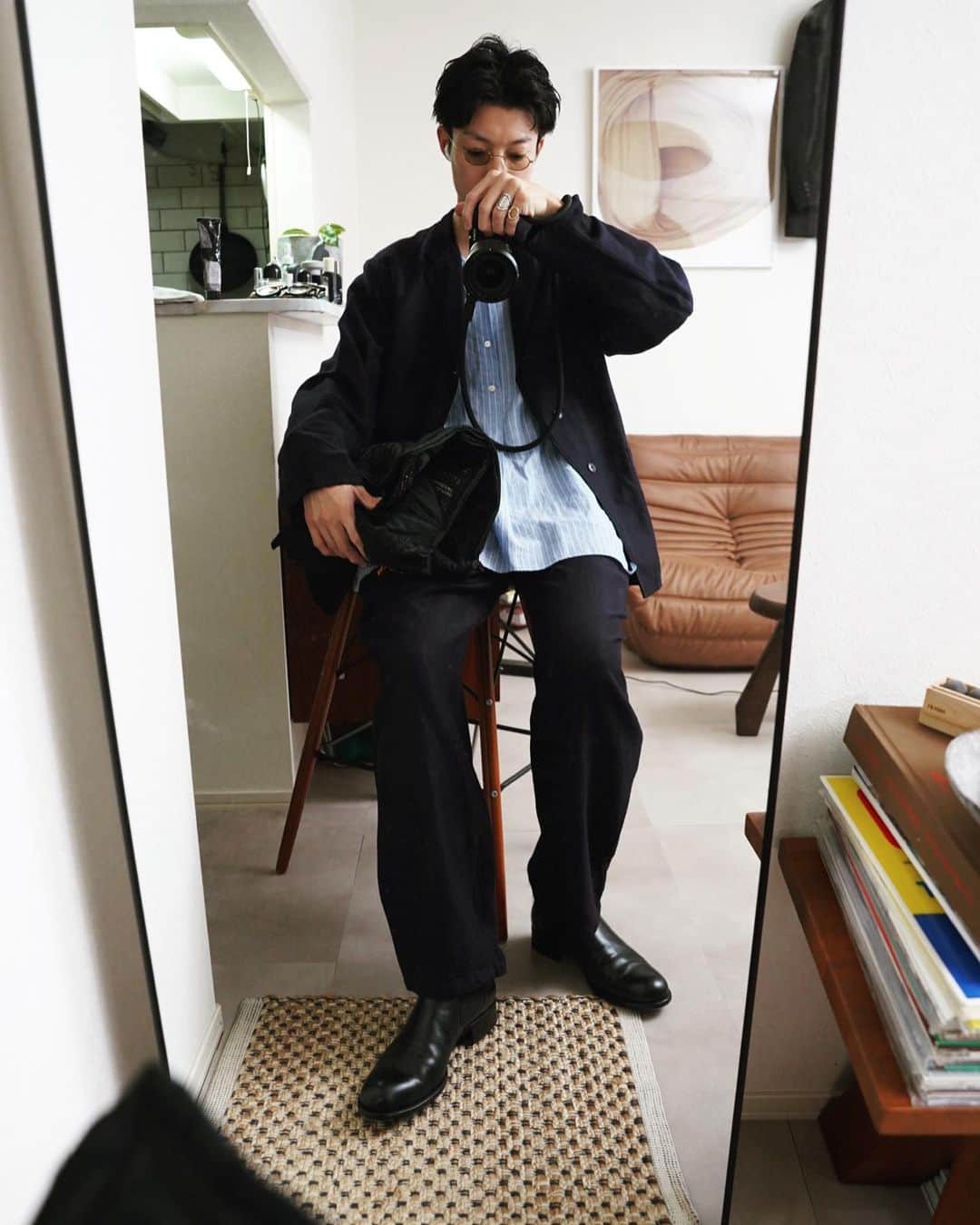 並木一樹さんのインスタグラム写真 - (並木一樹Instagram)「COMOLIのウールシルクセットアップにマーティーのブルーのストライプでゆるく合わせるのもいいですね。  髪はフリーズキープグリースでセンターパート   今月は沢山の人と新たな出会いの多い月でした。 ありがとうございました☺️  #COMOLI #auralee #maateeandsons #apresse  #leyuccas #ノームコア #大人ノームコア」10月19日 19時18分 - casi_namiki