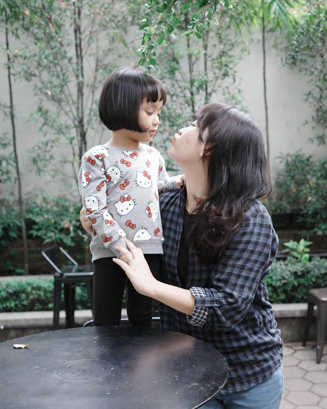 のインスタグラム：「cafe💕  slide terakhir foto halloween🎃」