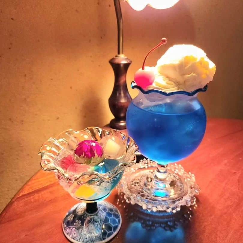 4meee!さんのインスタグラム写真 - (4meee!Instagram)「【ひがし茶屋街のスイーツ、なにがすき？🍨】  #大正浪漫喫茶金魚庵 #金澤ひがし菓舗kazunakashima #苺菓子りつか #andKANAZAWA  -----photoby💌----- @_terayuu_ @cocoa_nagano @yu_cafe_0217 @_cynnn___  #金沢グルメ #金沢カフェ #金沢ランチ #金沢旅行 #ひがし茶屋街 #ひがし茶屋街カフェ #石川カフェ #石川グルメ #石川ランチ #石川スイーツ #金沢カフェ #金沢グルメ #金沢ランチ #金沢スイーツ」10月19日 19時20分 - 4meee_com