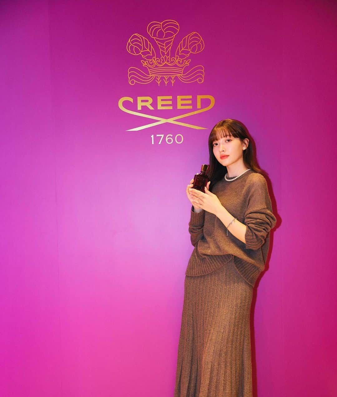 雑賀サクラさんのインスタグラム写真 - (雑賀サクラInstagram)「@creedfragrance  CREEDの新作、クリード カーミーナが登場したとのことで 早速香りを試しに行ってきました☺️  1度香っただけでずっと記憶に残るような素敵な香りで ブラックチェリーやサフランの、可憐な強さを感じる香水でした♡ 早速お気に入りです🩷  #Creed #HouseOfCreed #creedcarmina  #ハウスオブクリード#PR」10月19日 19時20分 - sakura_saiga