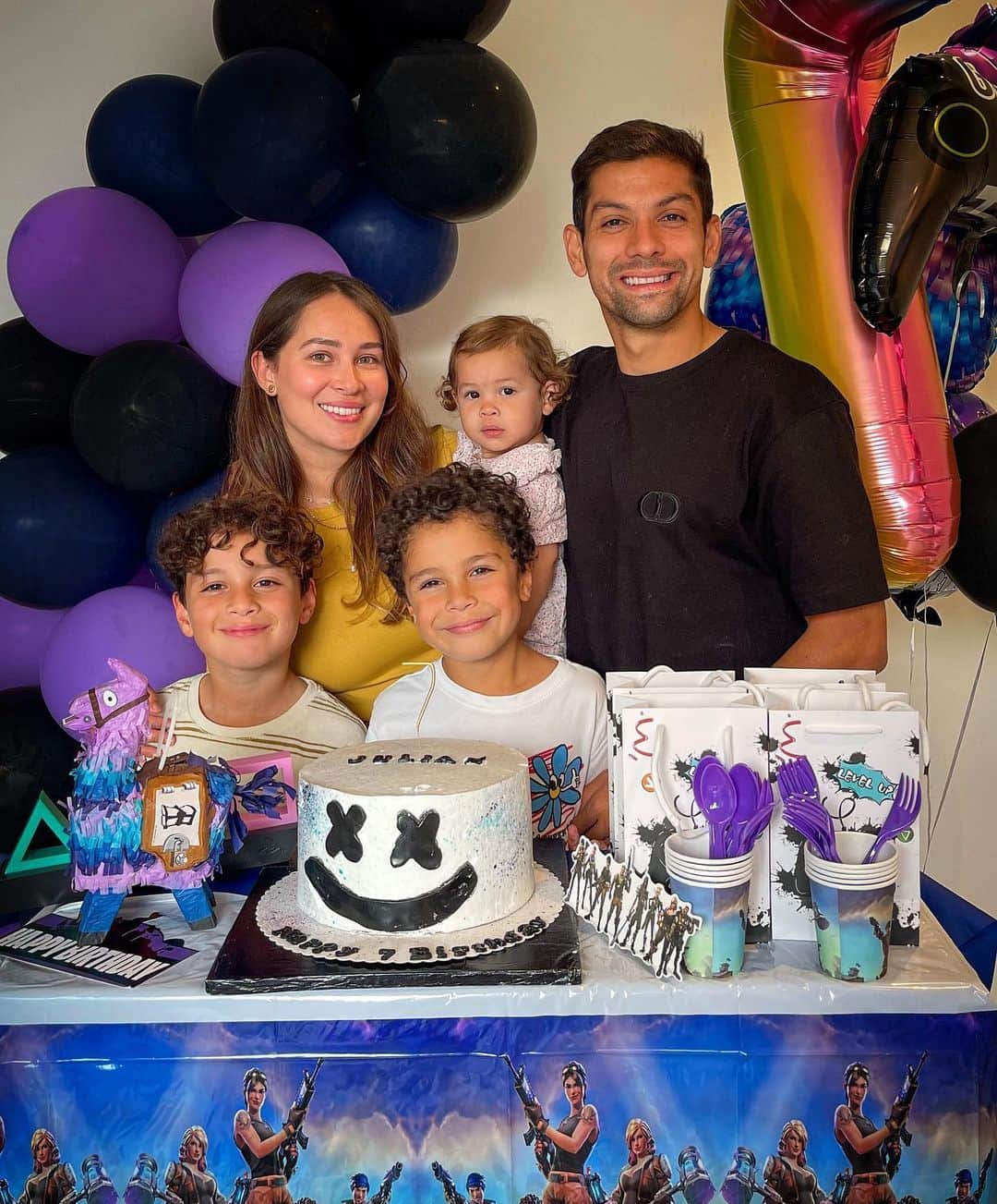 クリスチャン・ガンボアのインスタグラム：「Julián is 7! 💙💙 en qué momento!」