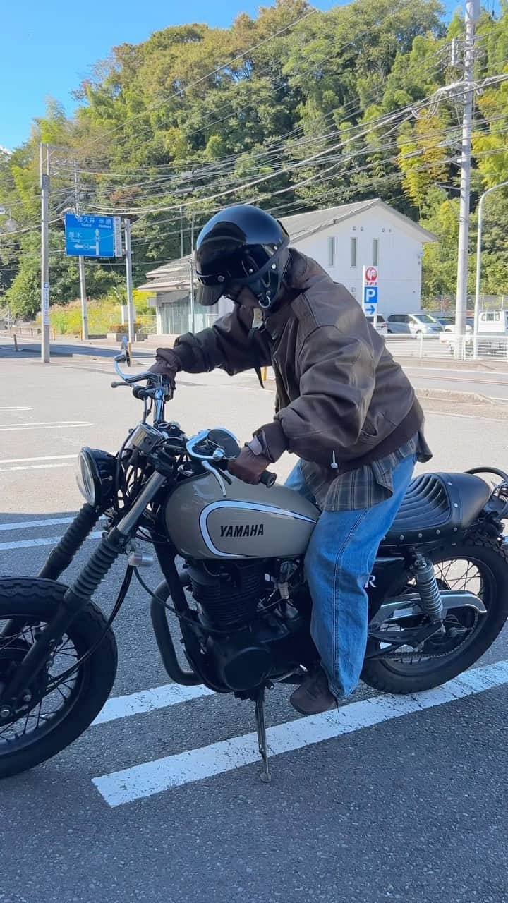エムエムのインスタグラム：「autumn🍂📚  #sr400#custombike#カスタムバイク#バイク」