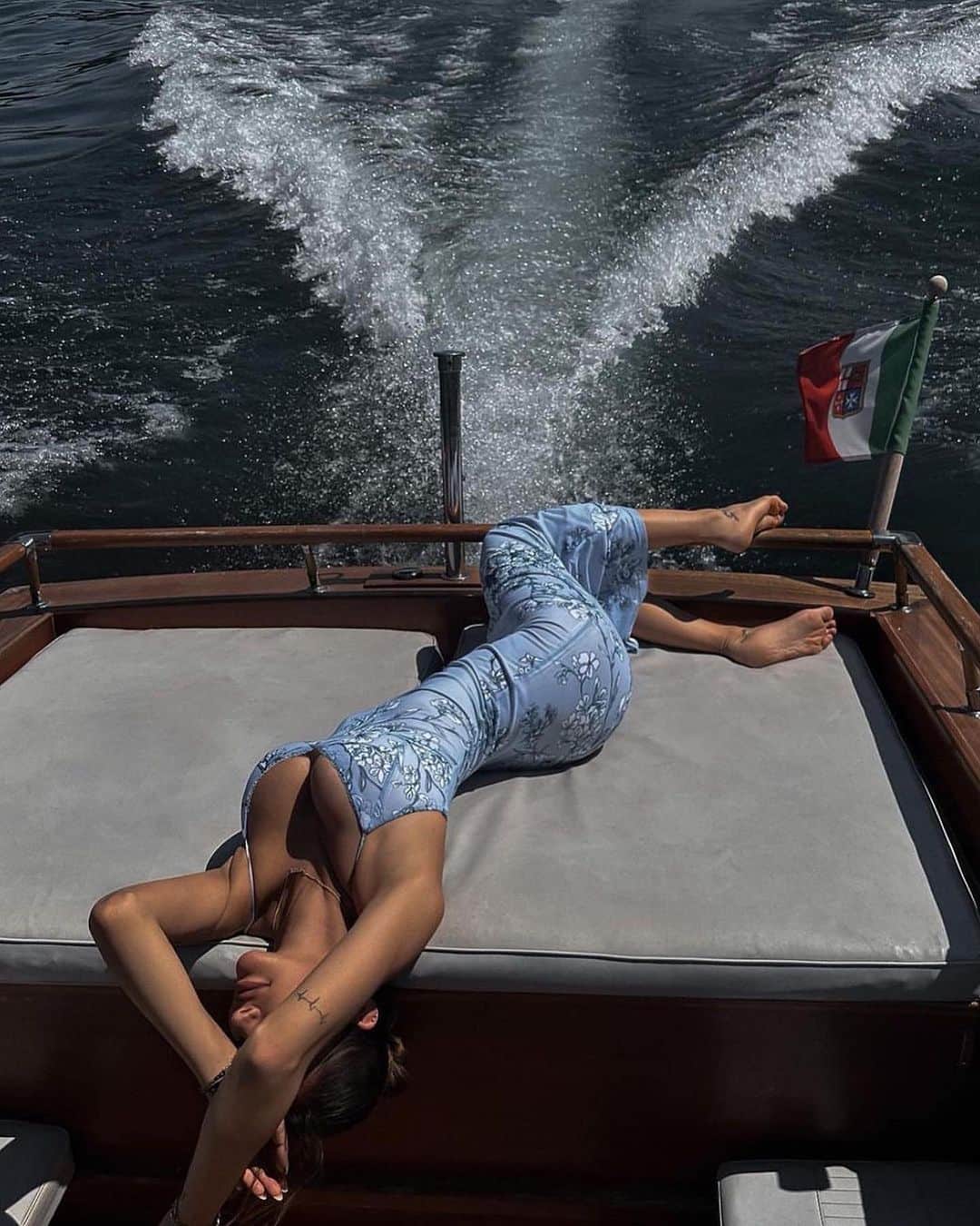 tiger Mistのインスタグラム：「@francescafarago stuns in the Julianna Dress in blue. 💙 Make it yours!」