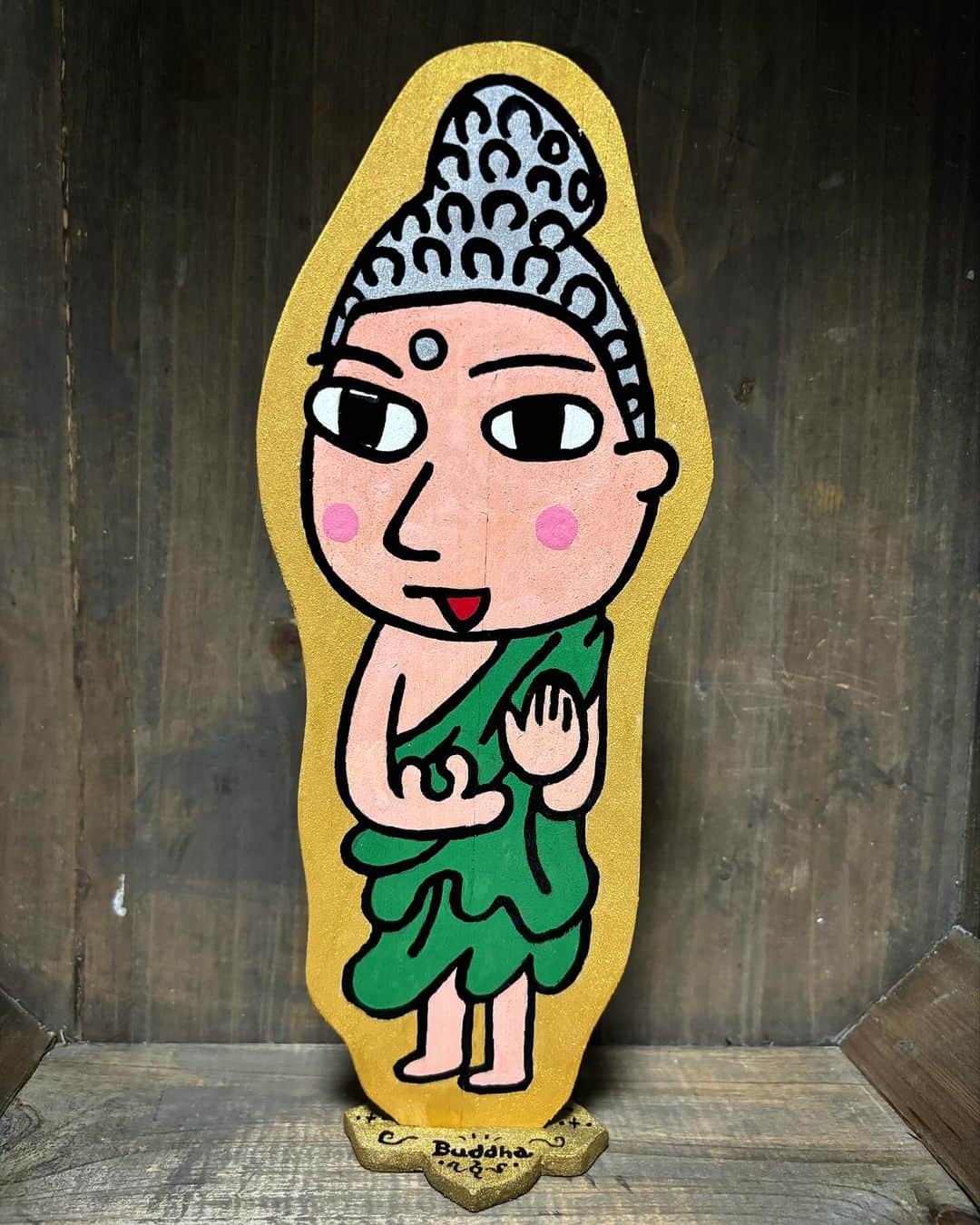 kerokerokingdxのインスタグラム：「噂のモクスタ(木製スタンド) ありがたいあの方も作りました🙏 高さは30cmぐらいかな お迎えすればおうちが極楽浄土に… 10月27日金曜日からギャラリー創で始まる #キチムシ に降臨予定です…南無〜…」