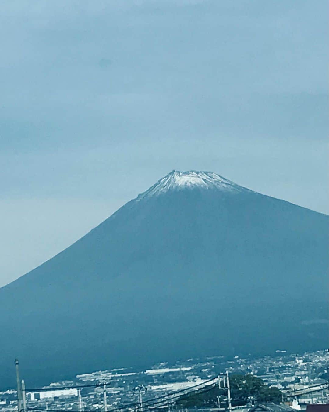 尾木直樹さんのインスタグラム写真 - (尾木直樹Instagram)「富士山がクッキリ！うっすら冠雪が可愛いですね❤️newsおかえりはやっぱり楽しかったですーー ｰ #富士山#冠雪#newsおかえり#阪神タイガース #オリックスバファローズ #関西の頑張り#尾木ママ」10月19日 19時28分 - oginaoki_ogimama